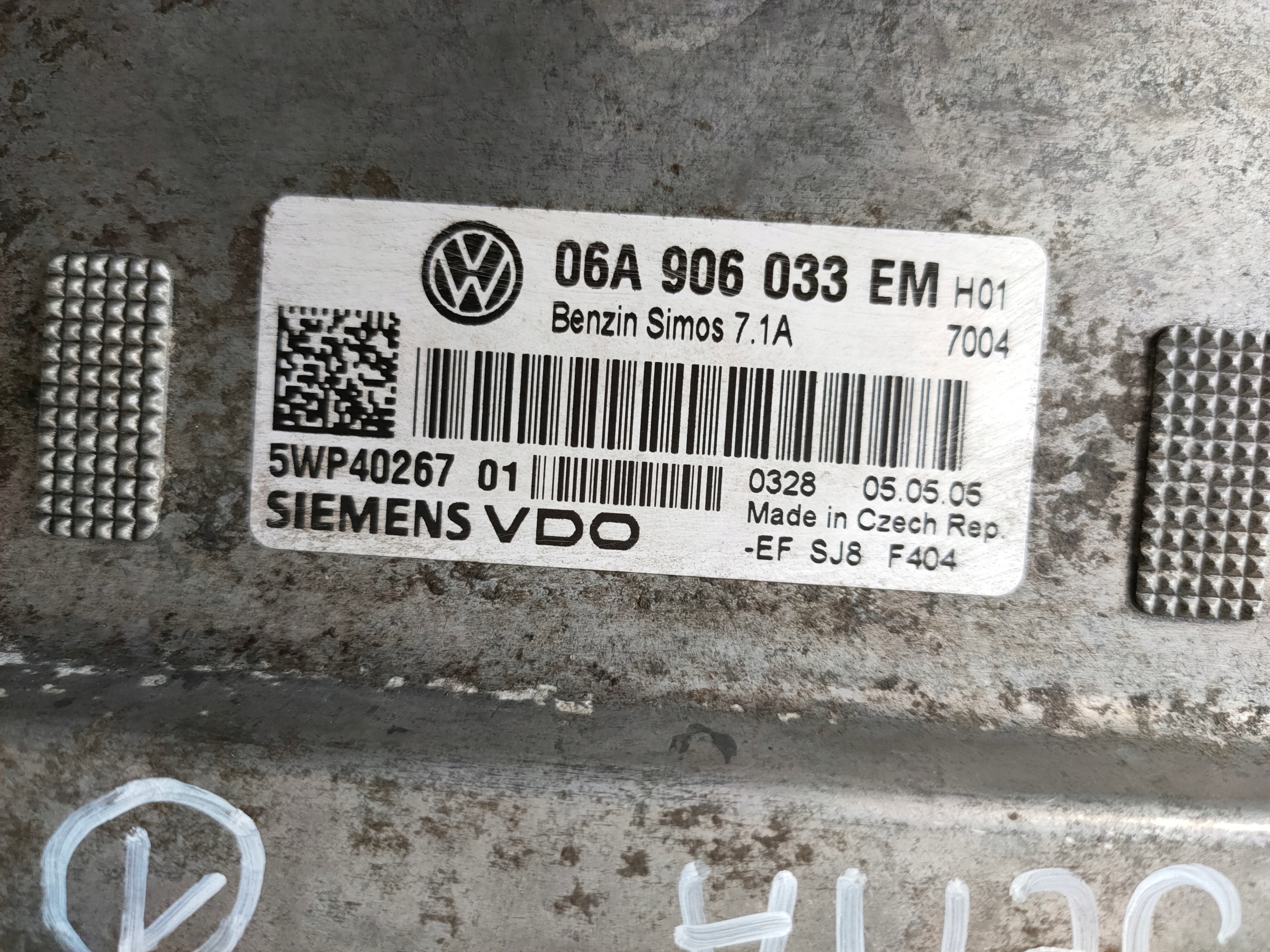 VW JETTA V 05-11 1.6 8V computer of the engine control unit 06A906033EM 5WP40267 OE