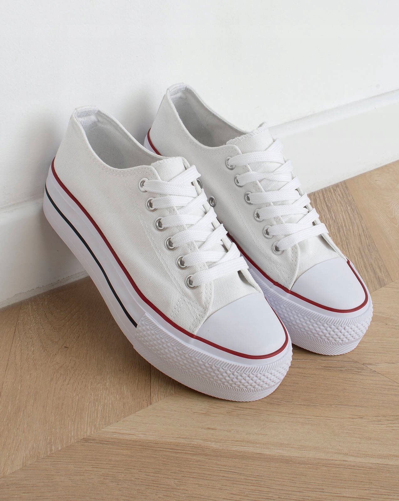 TRAMPKI BIAŁE TENISÓWKI NA KOTURNIE 38 Wzór dominujący bez wzoru