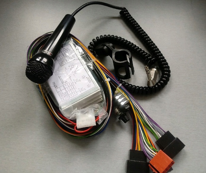 MIKROFON I WZMACNIACZ UCHWYT AUTOKAR BUS 12V