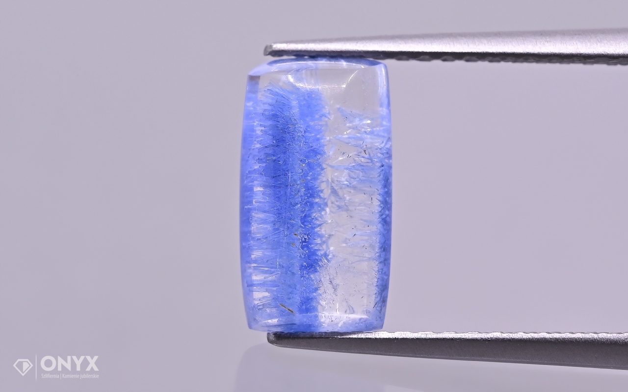 Křemen s dumortieritem kabošon 10,5x5,5 mm