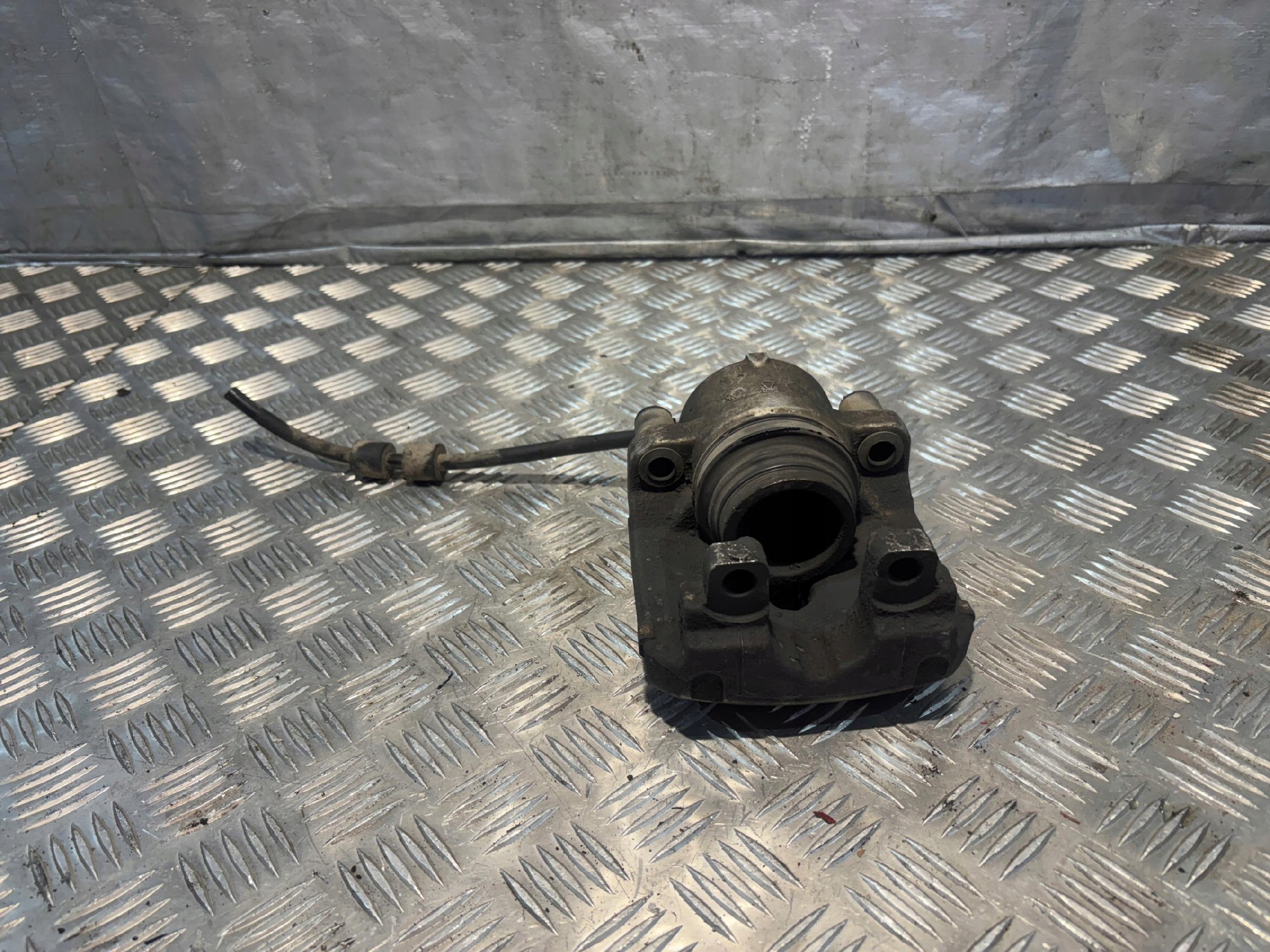 caliper brake right front BMW E39 Tournig 520i