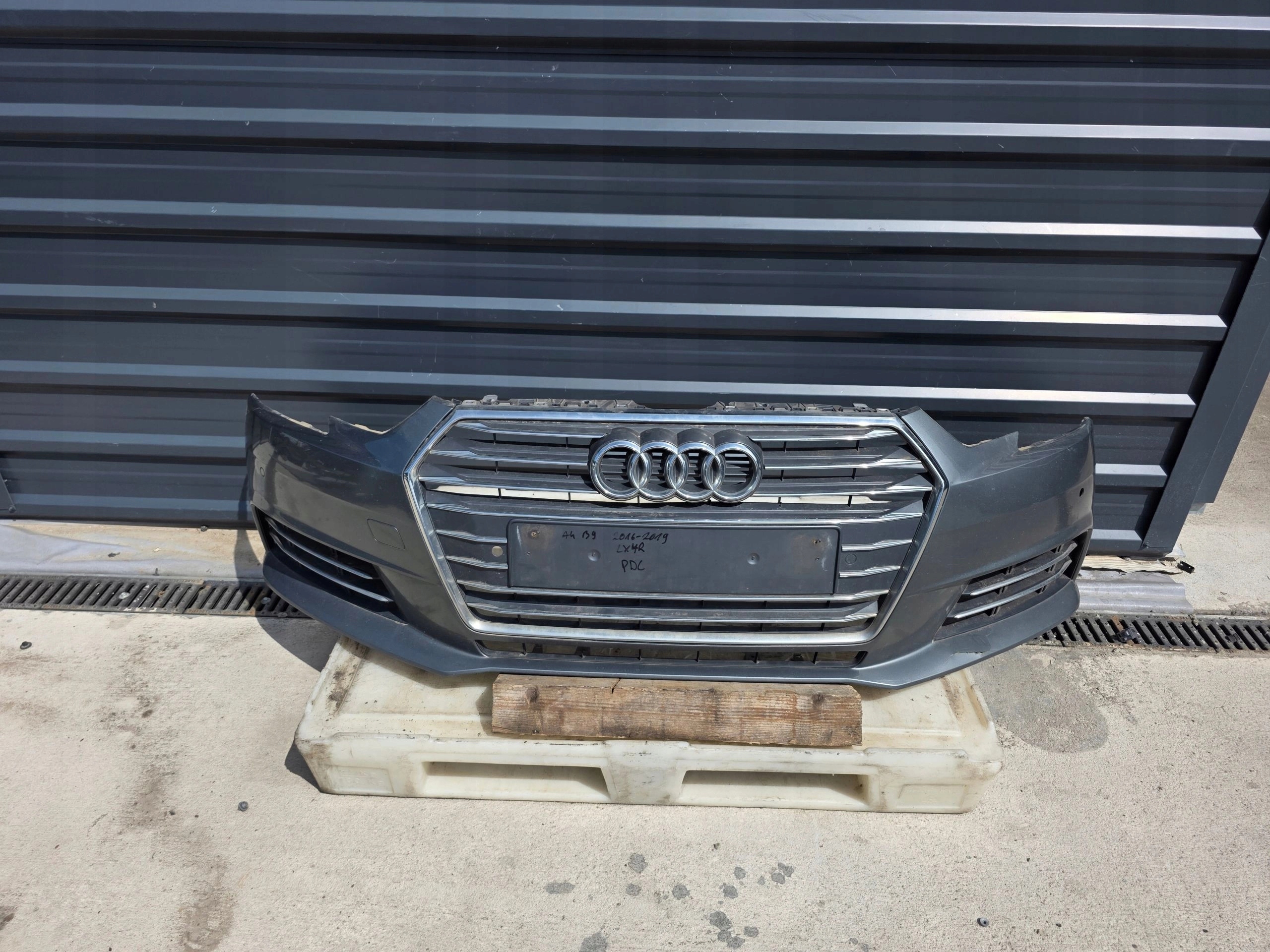 bumper front AUDI A4 B9 2016-2019 ZWYKLY LX7R PDC complete !!!