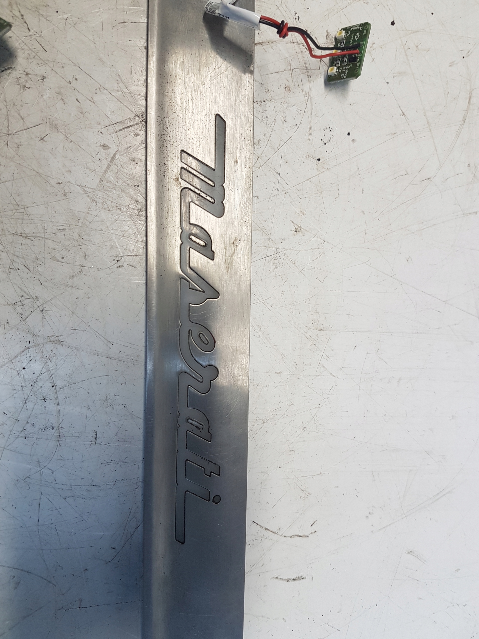 MASERATI LEVANTE mouldings threshold OZDOBNA right