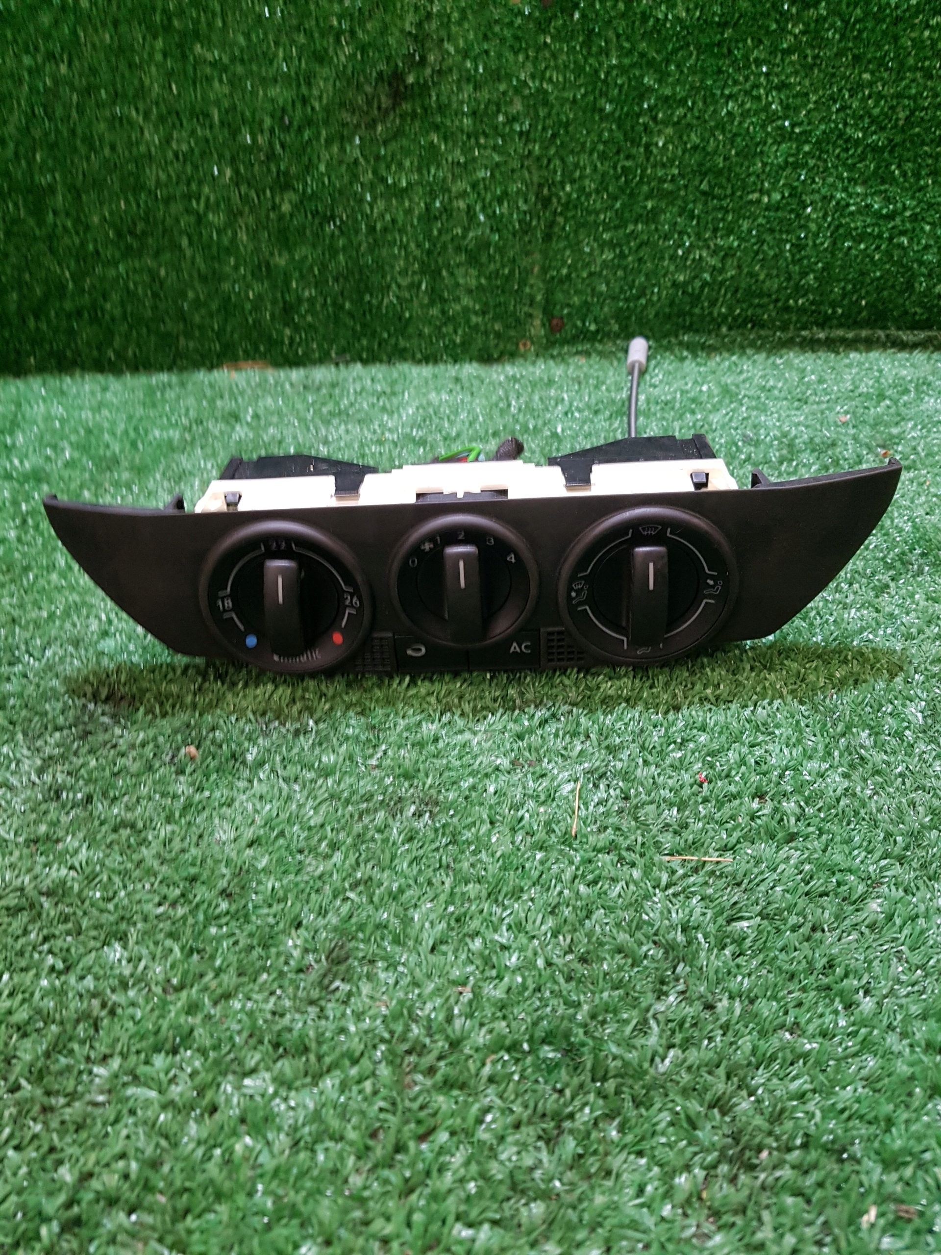 control panel air conditioning devices VOLKSWAGEN POLO 4