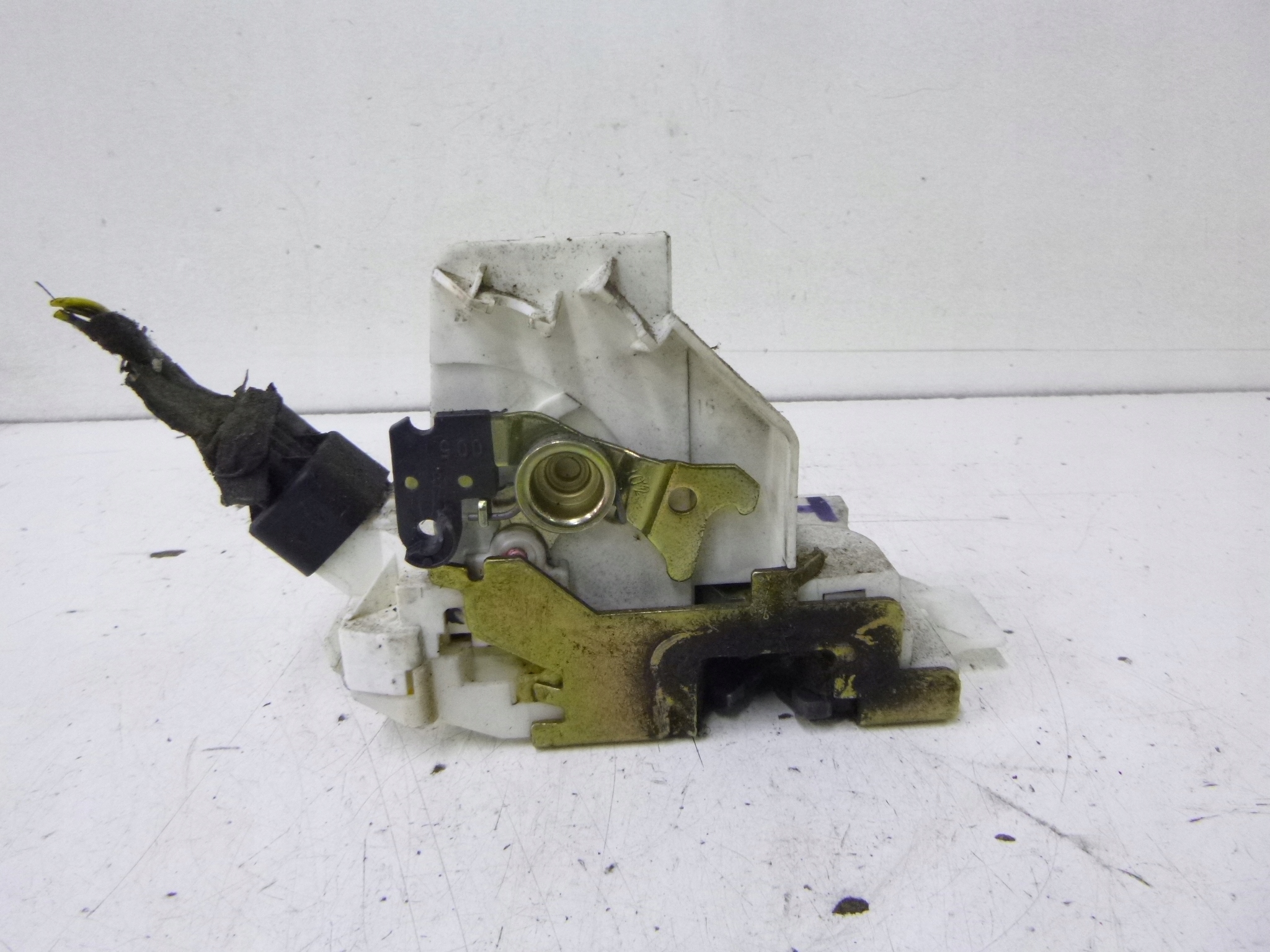 lock rear part right Ford Mondeo III 01r.