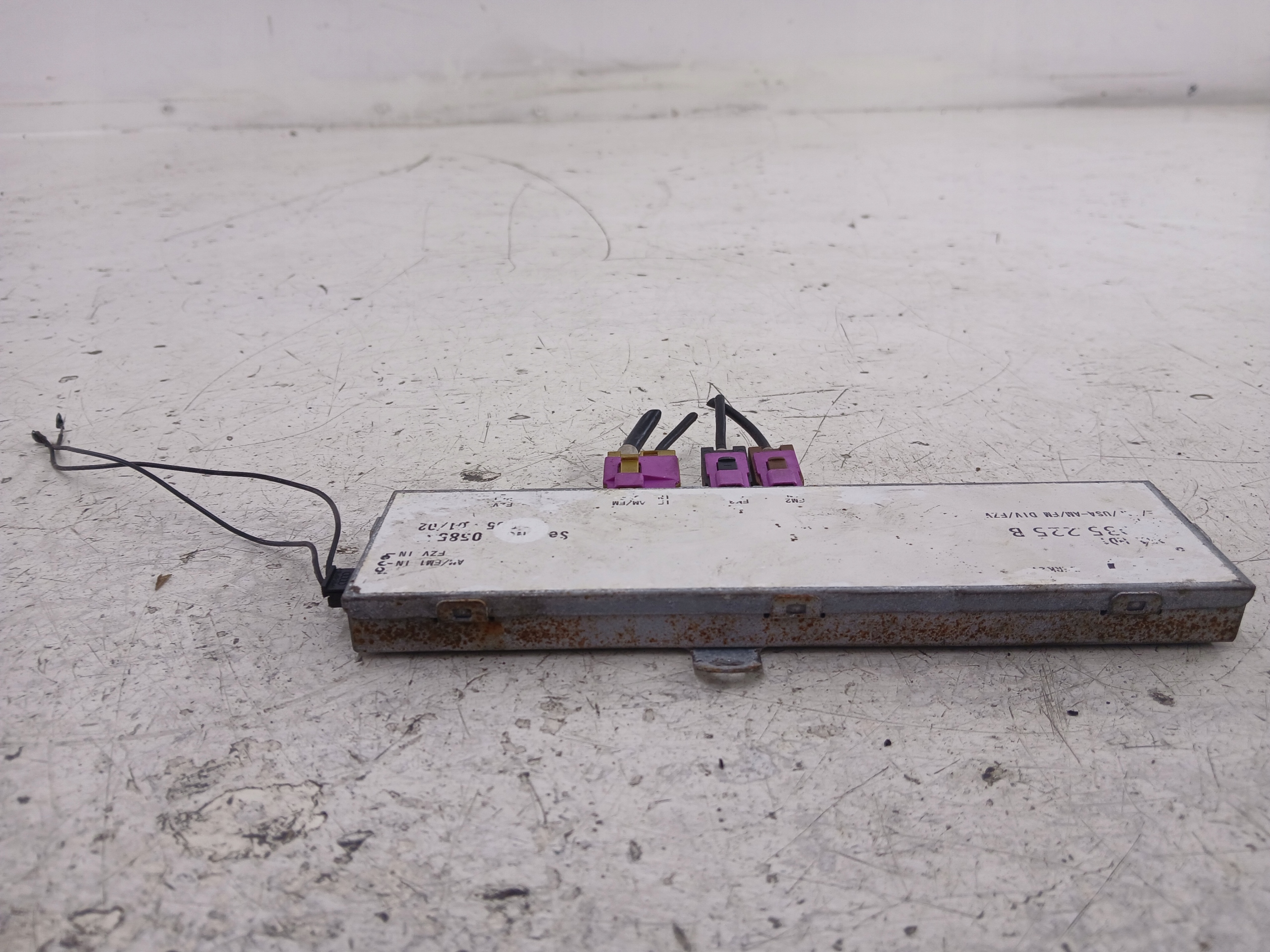 AUDI A4 B6 B7 module antenna amplifier 8E9035225B
