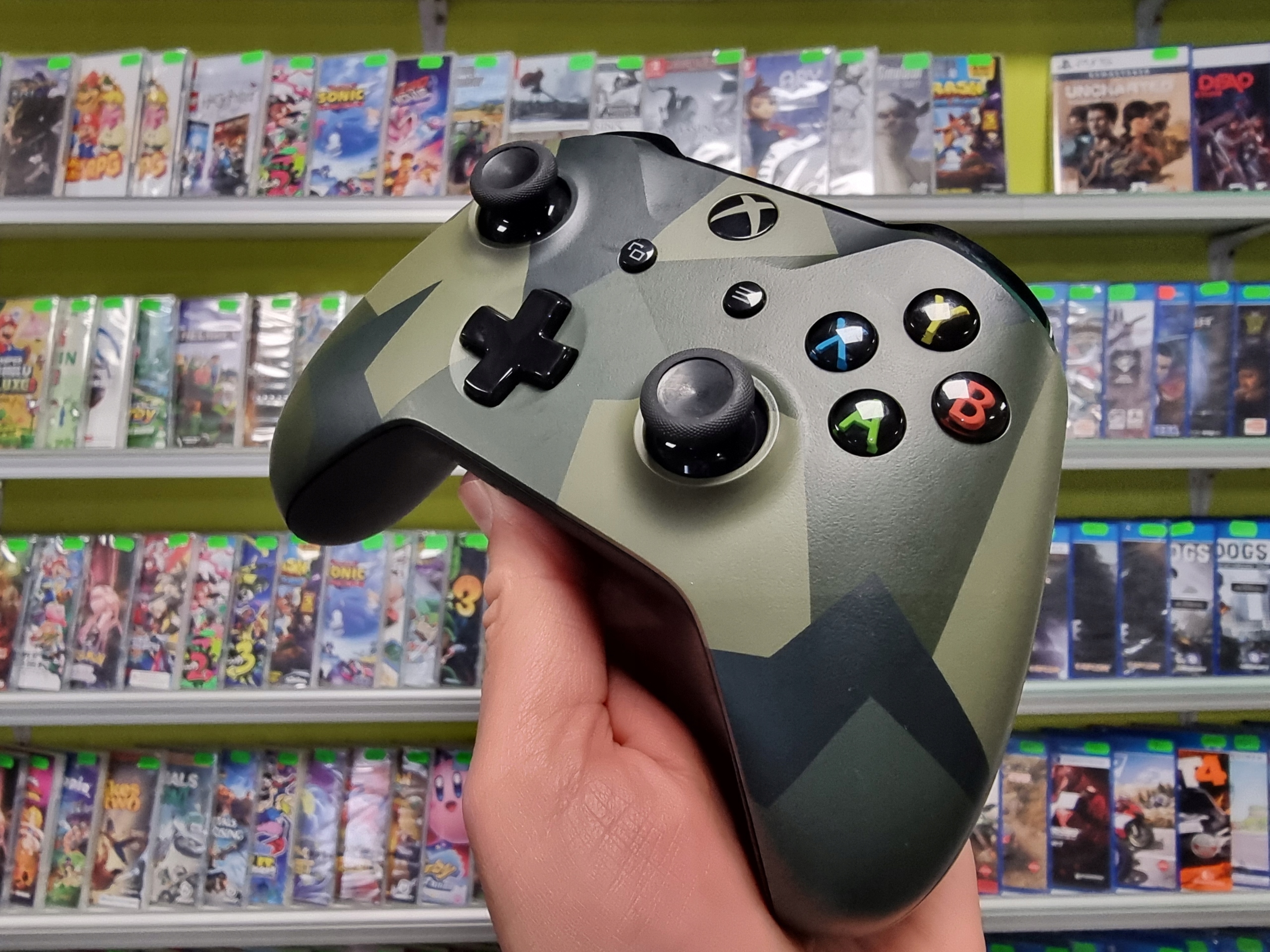 14. PAD KONTROLER XBOX ONE SERIES S X PC ARMED FORCES II MORO LIMITOWANY Kod producenta WL3-00082