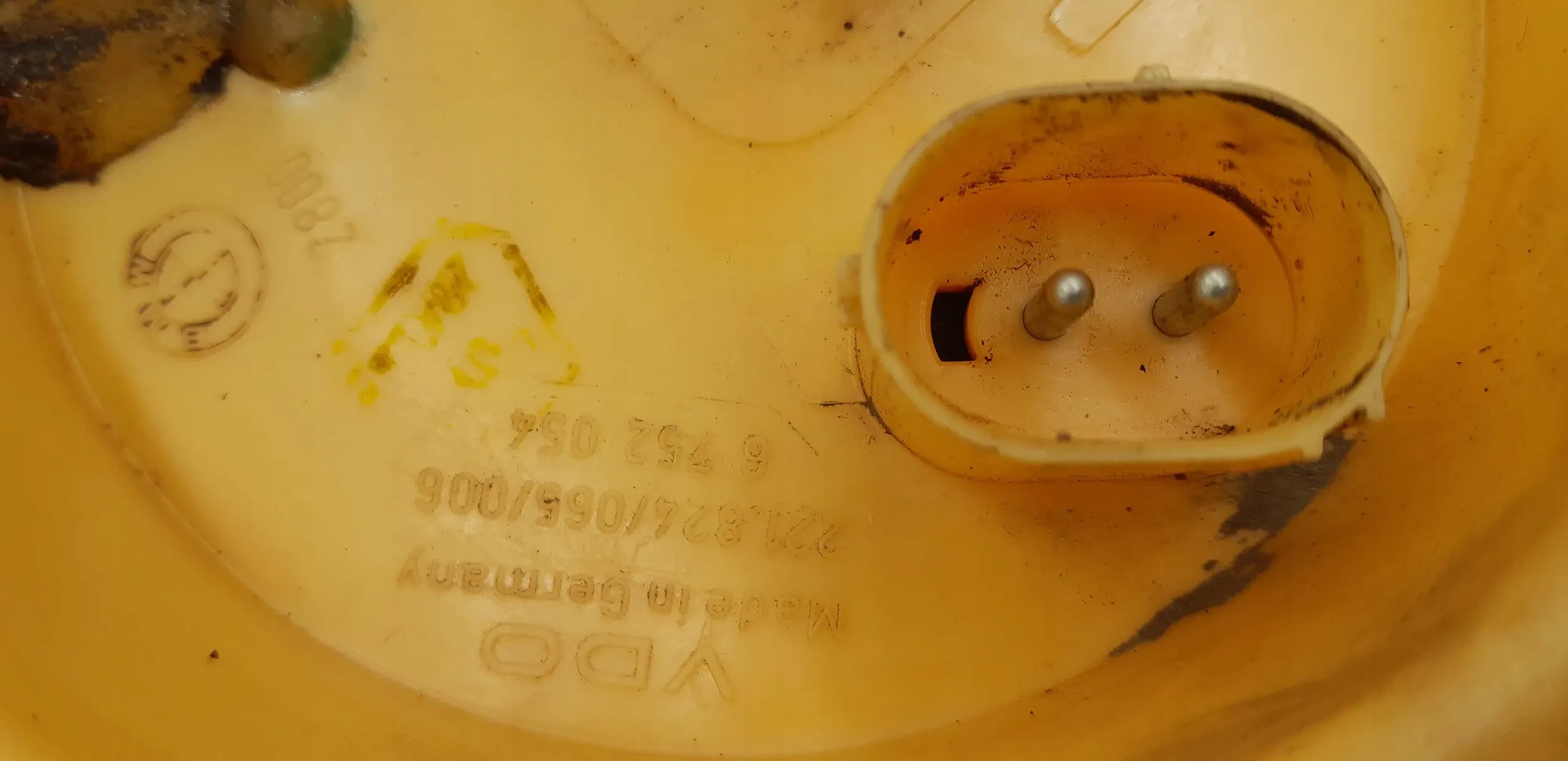 BMW 3 E46 2000 Czujniki poziomu paliwa Numer katalogowy części 6752054