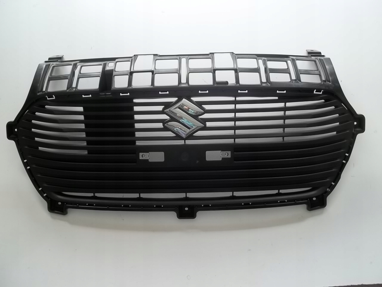 решетка радиатора suzuki SWIFT