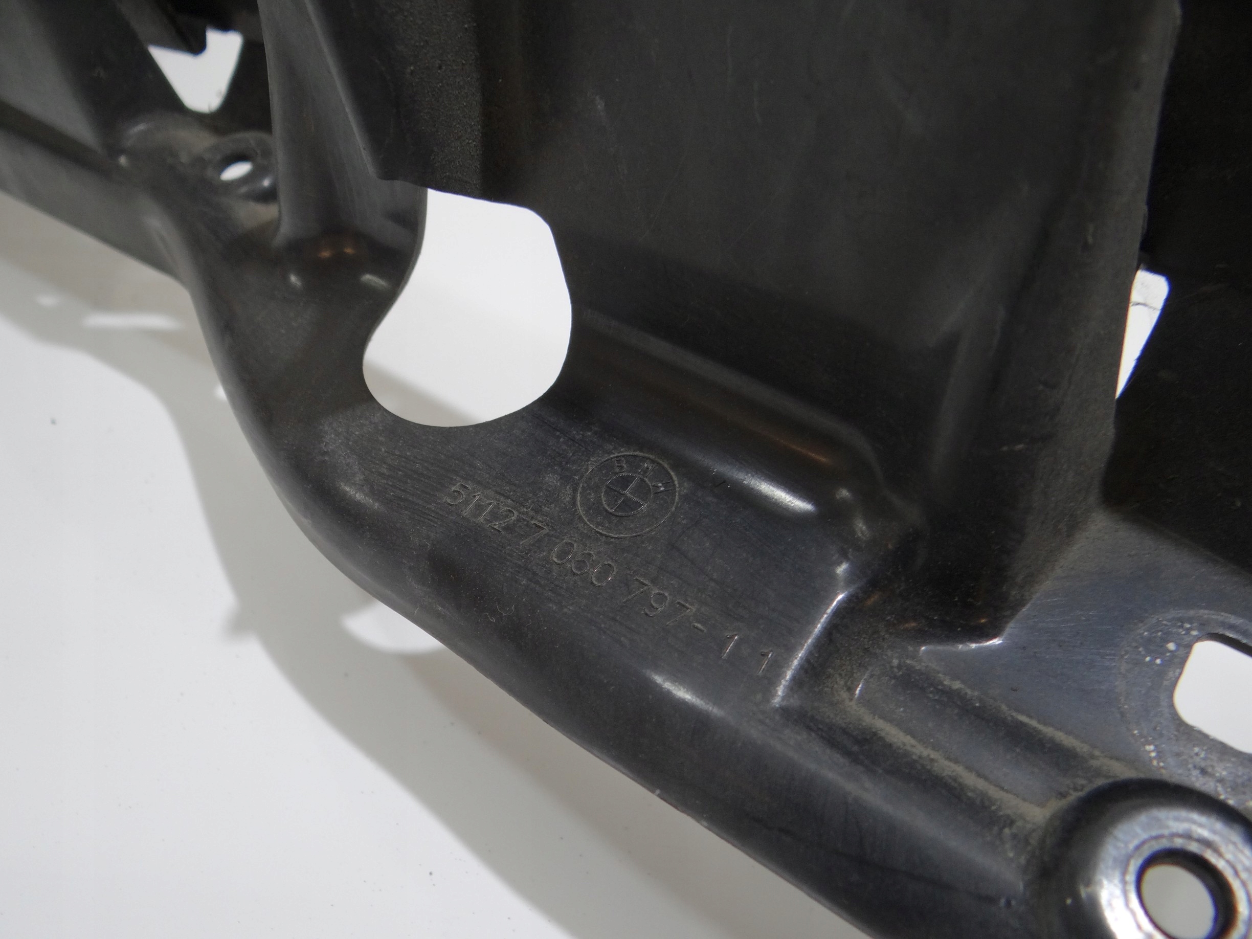 stoßstangenführung mitte heck BMW E61 OE 7060797 (4822540)