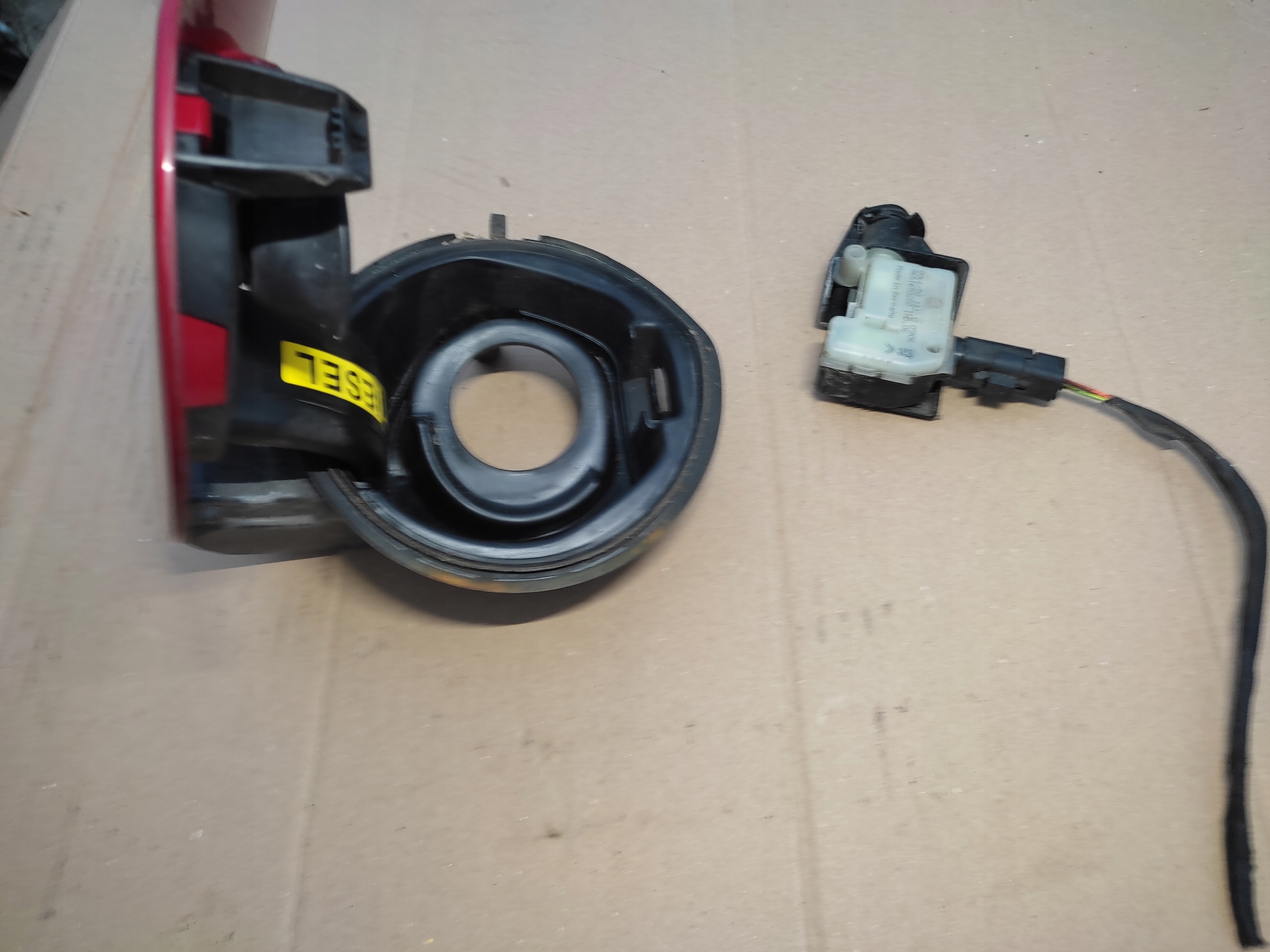 CITROEN C4 II KLAPKA WLEWU PALIWA LKR 9687310880 Producent części Citroen OE