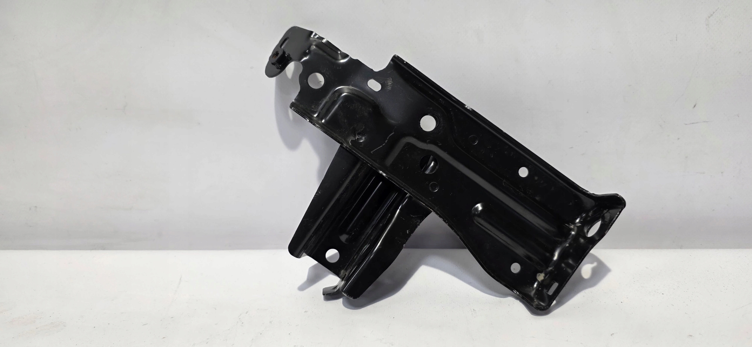 console holder supports left front TOYOTA YARIS CROSS 20- original