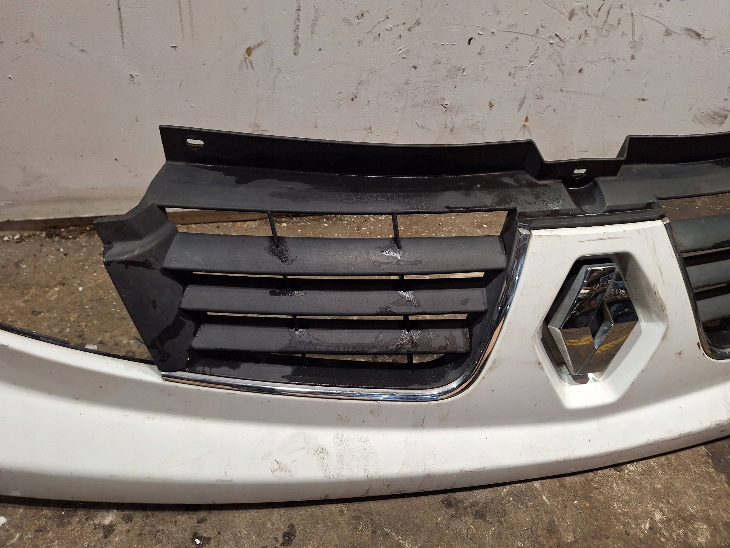 Grille RENAULT TRAFIC II 06