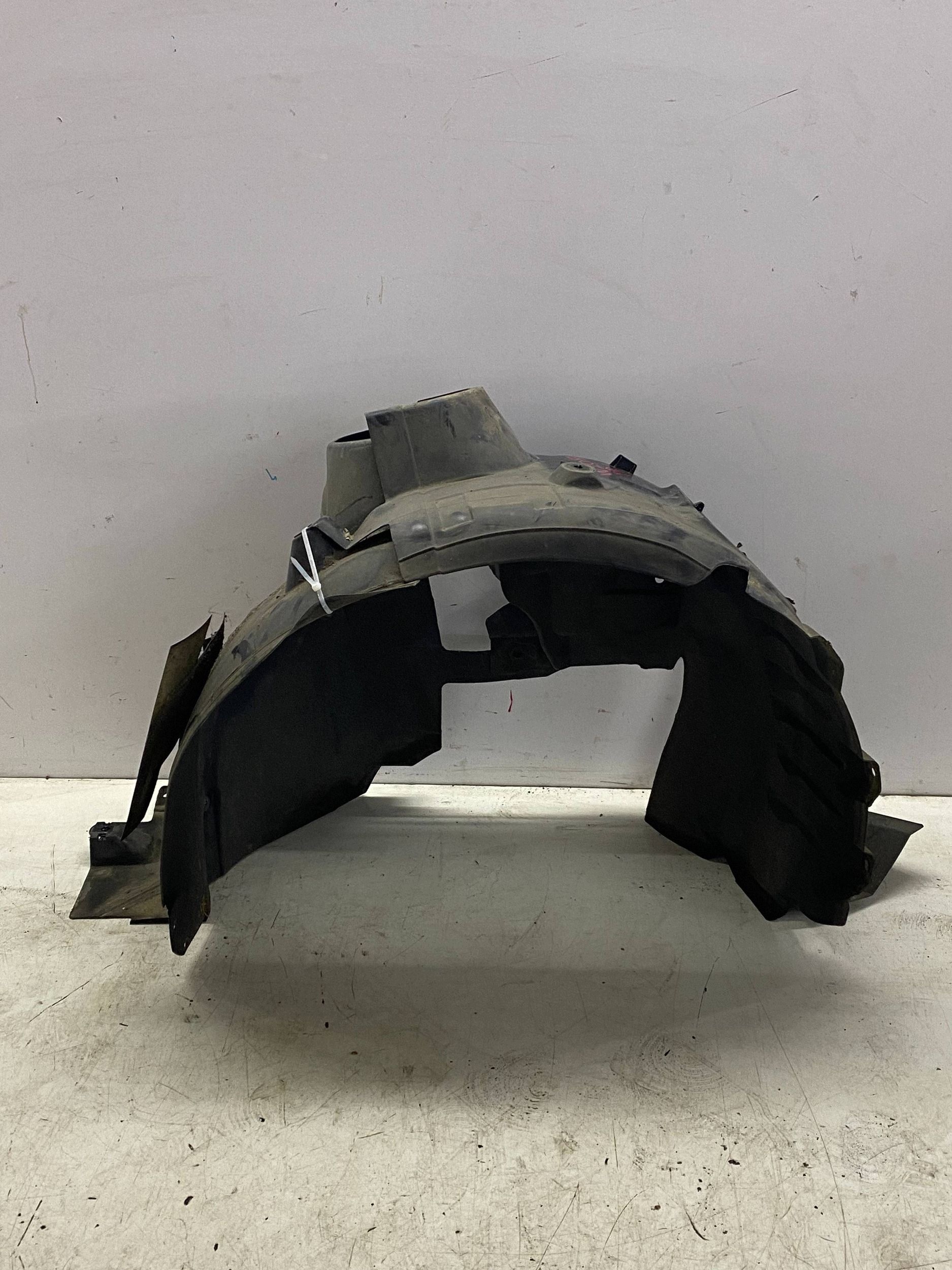 mudguard right front right front MERCEDES E-KLASA C207 W207 A2076901430