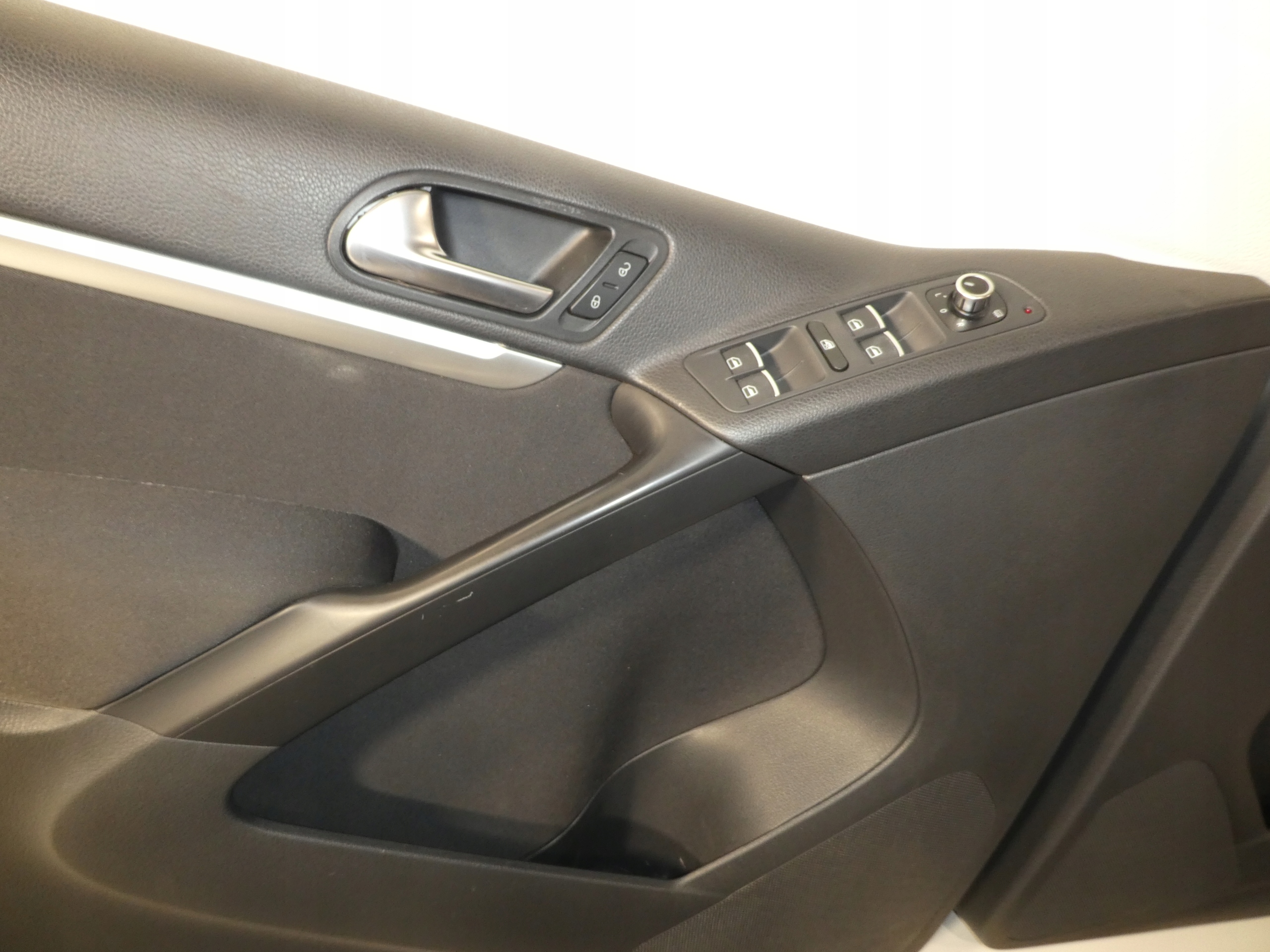 VW TIGUAN 5N side door KOMPLET 5N0