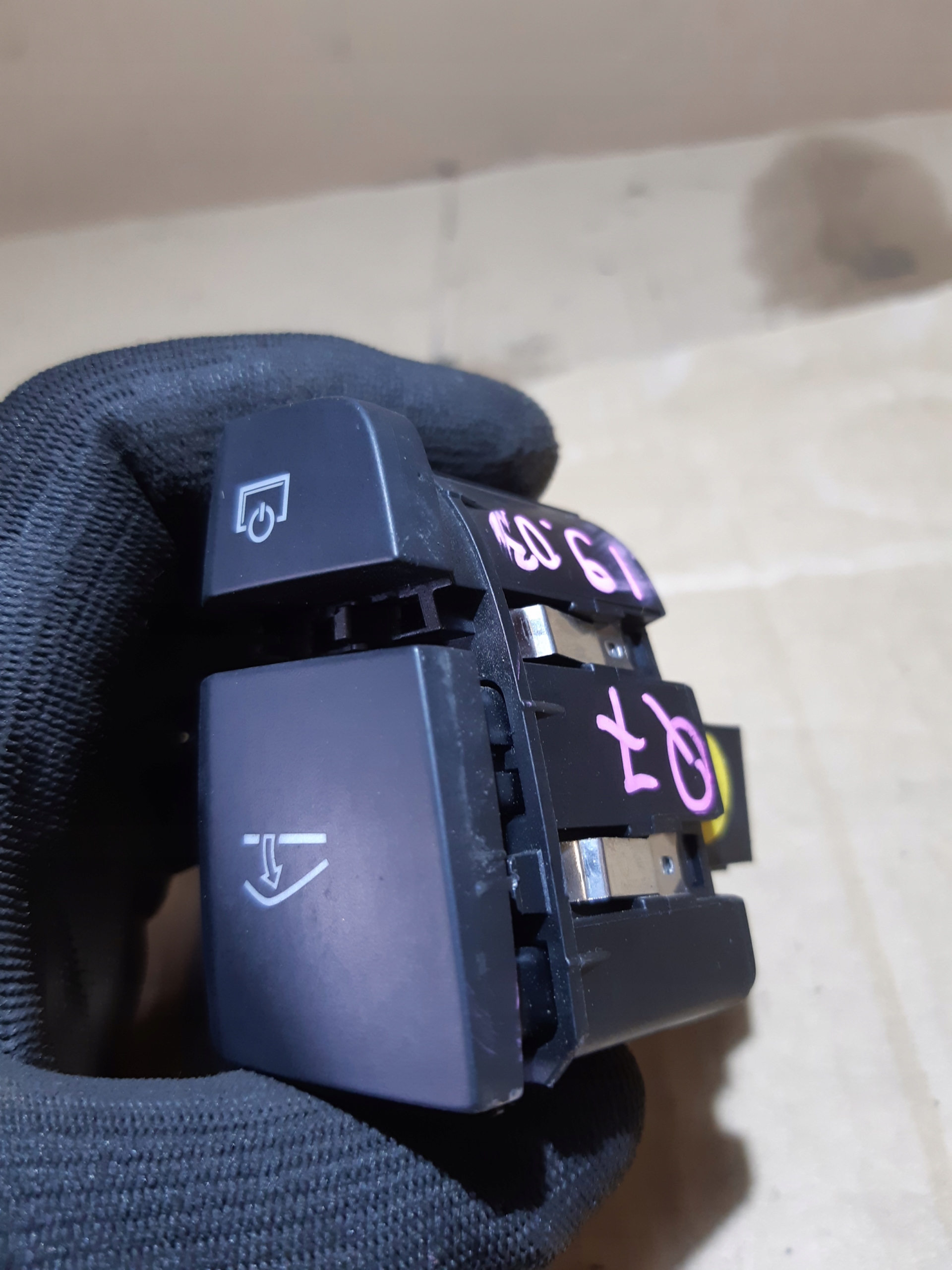 AUDI Q7 4L Schalter Schalter Handschuhfach 4L1927227
