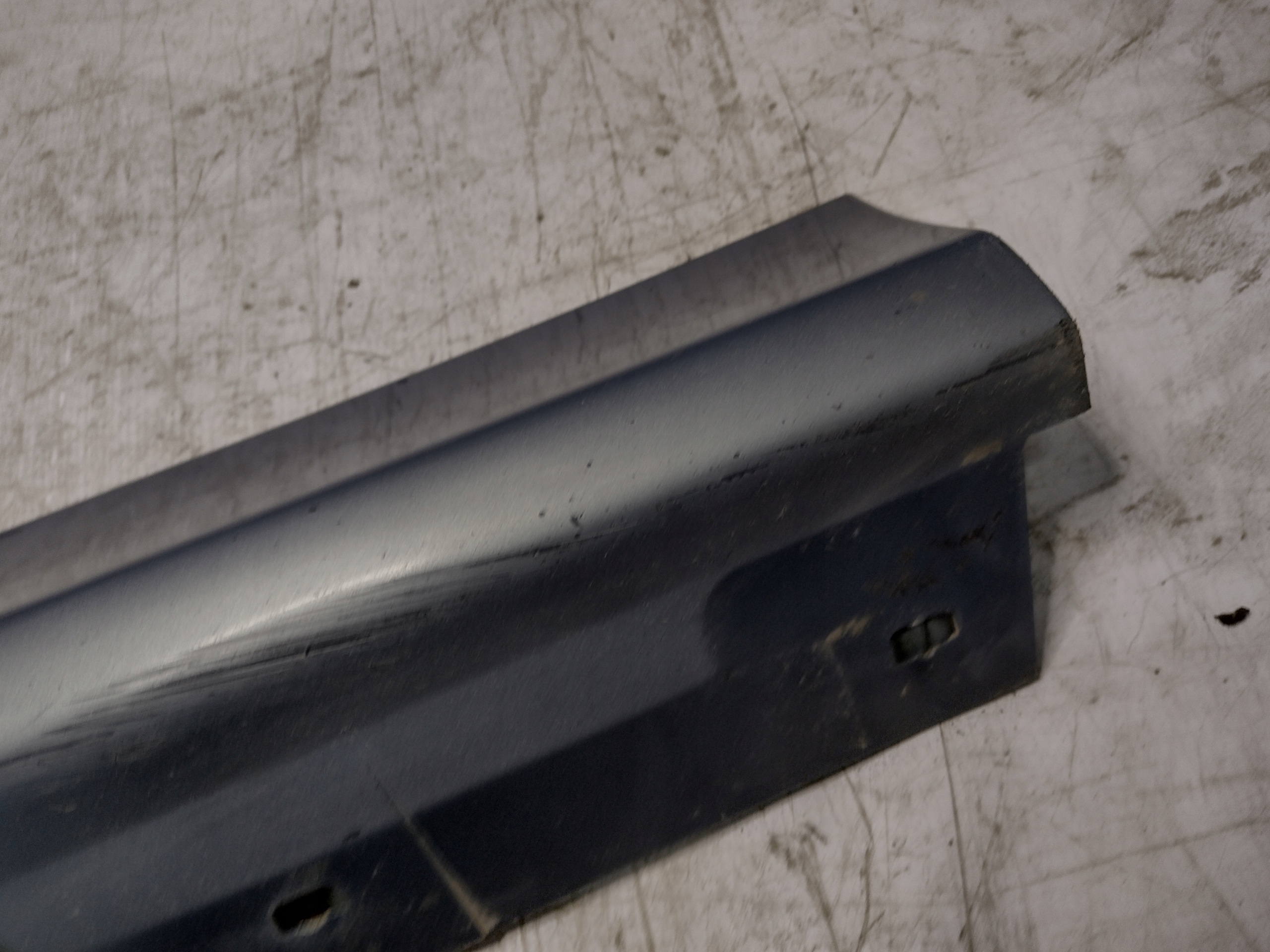 right moulding threshold BMW E90 k: Arktis Metallic (A34/7)