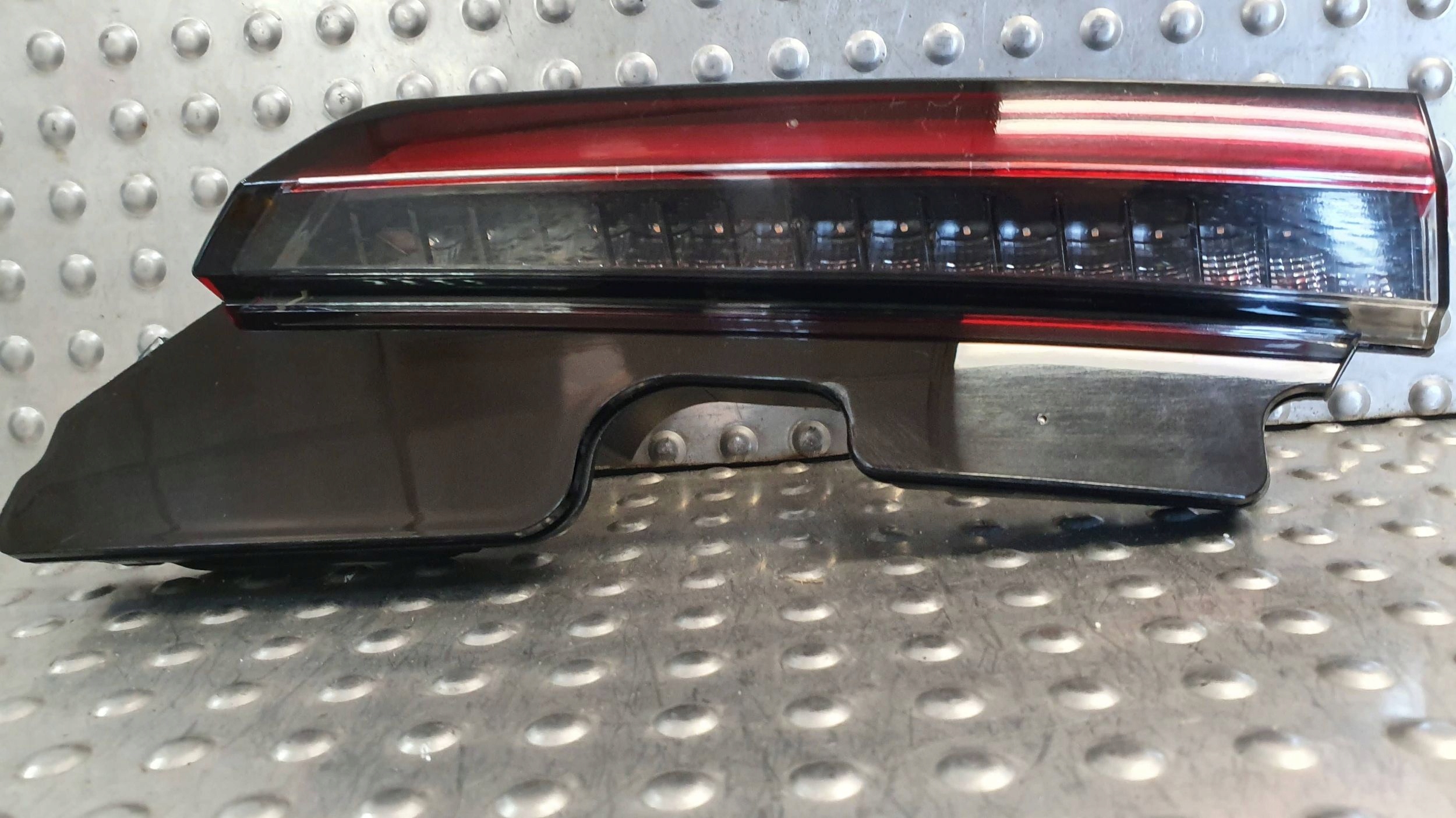 light rear part left VOLVO C40 to the bonnet 21- 32365672