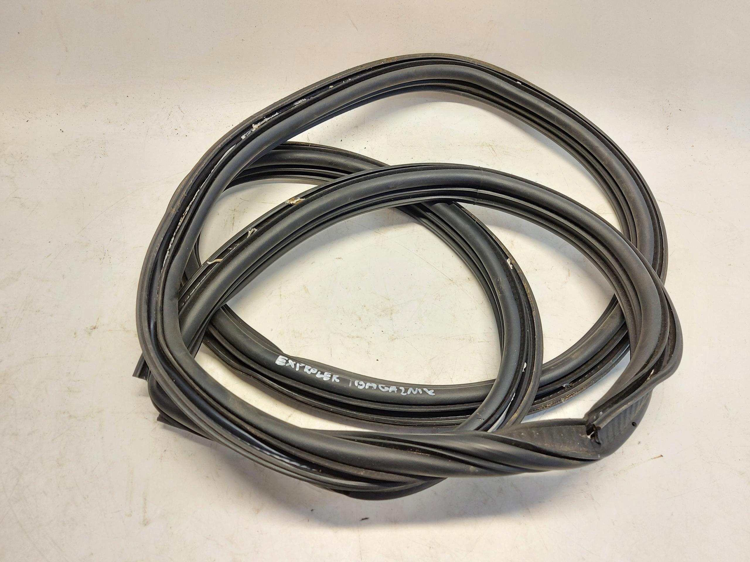 Ford Explorer VII R2KB gasket bonnet boot