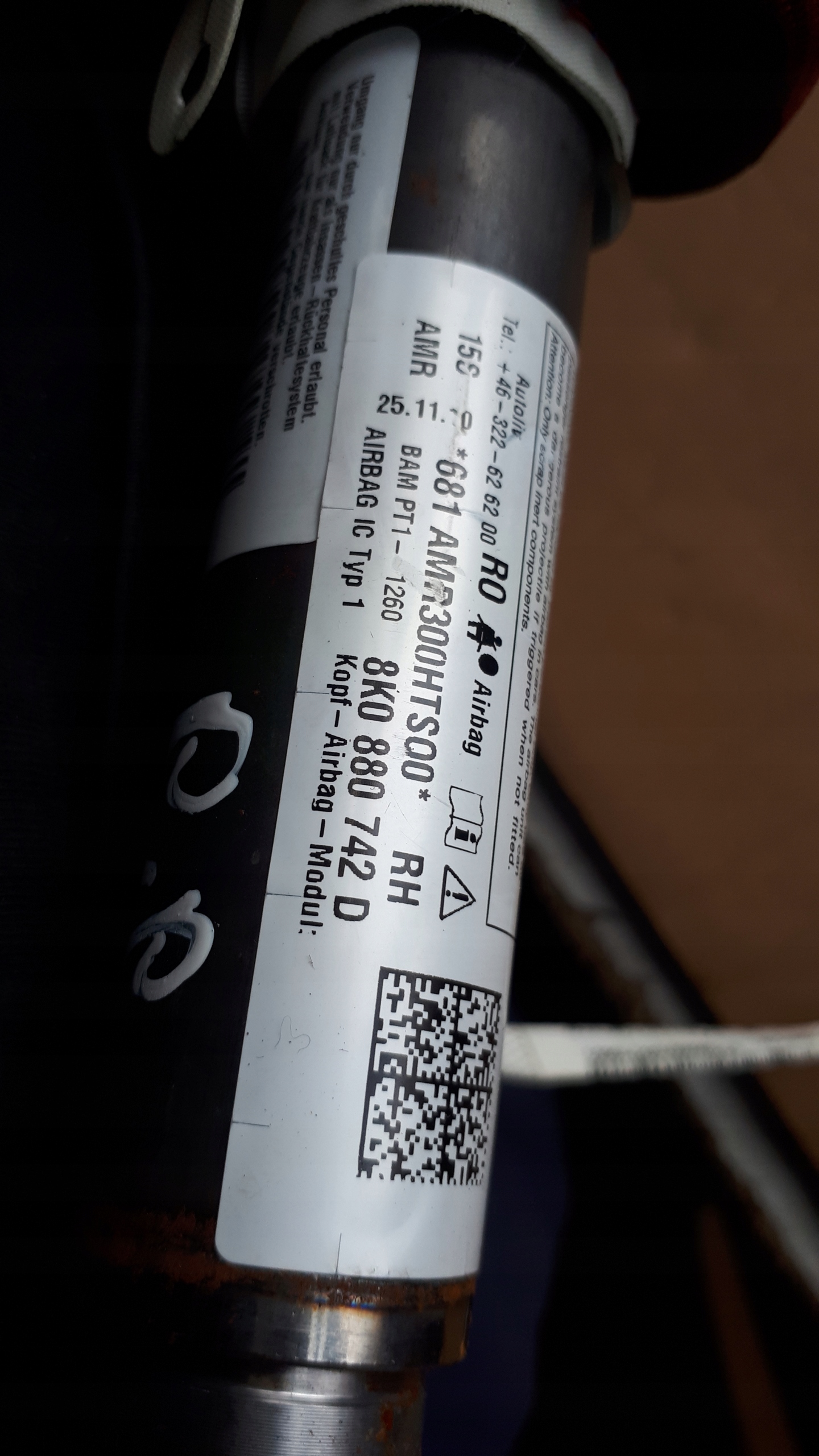 A4 B8 S4 пиропатрон правая правый передний AIR 8K0880742D