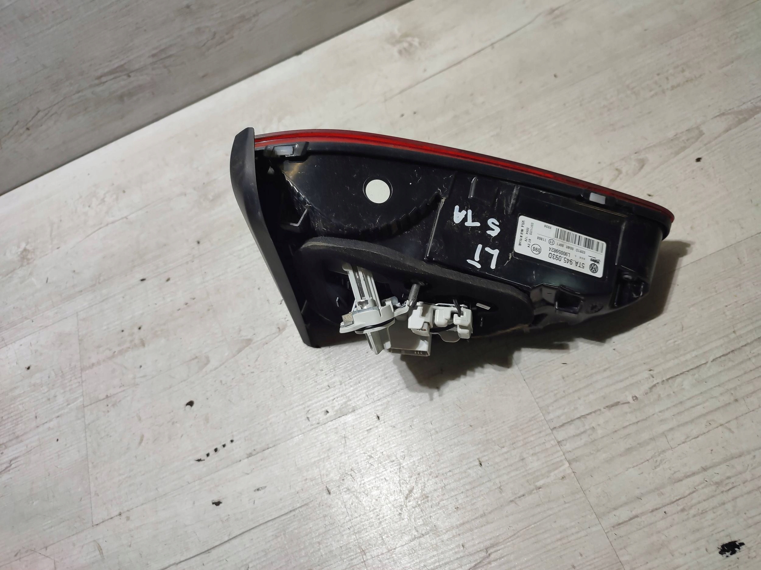 Volkswagen Touran III 2020 rear part side left light rear