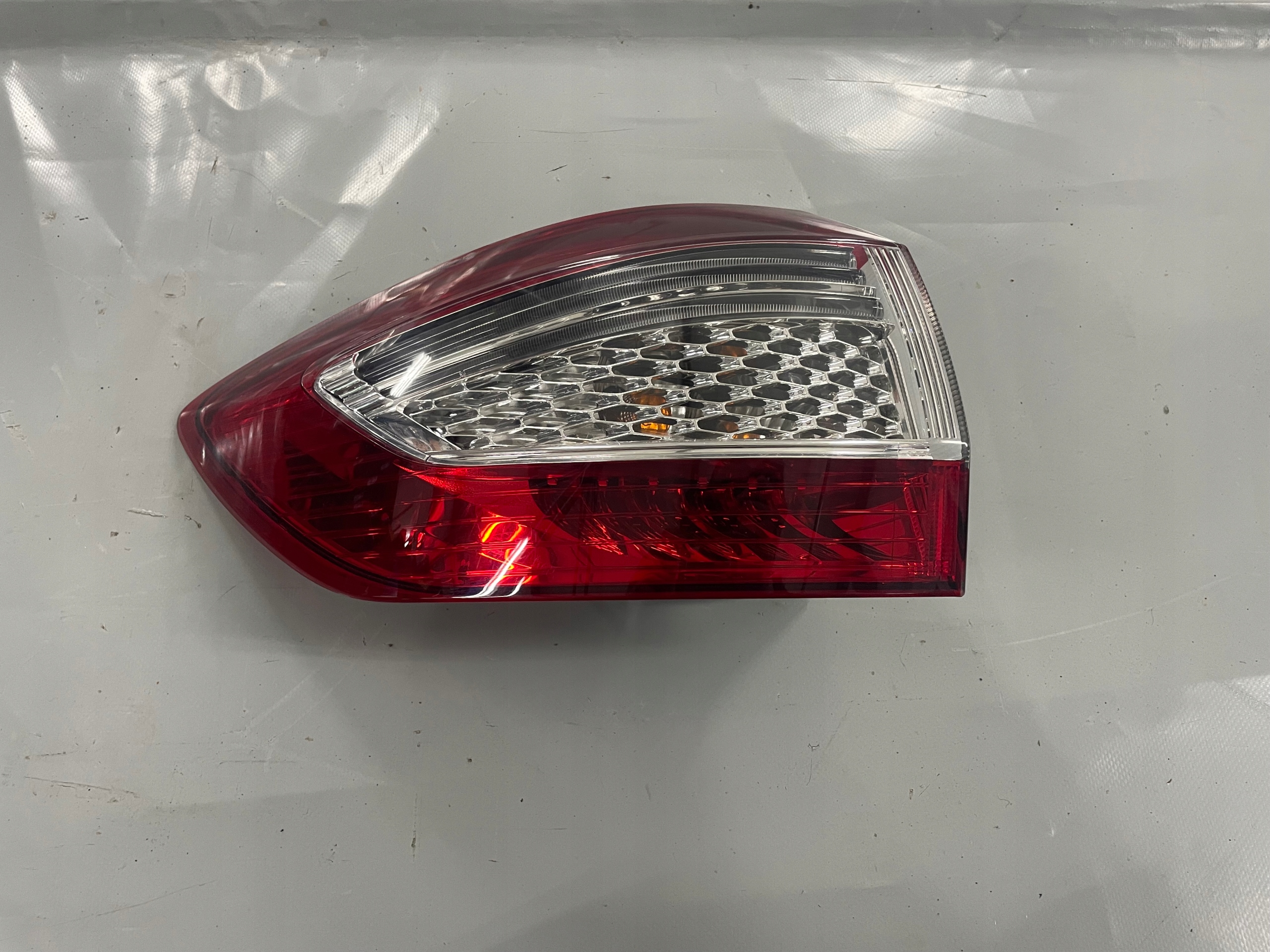 FORD MONDEO MK4 IV LIFT KOMBI LAMPA TYŁ TYLNA LEWA W BŁOTNIK Producent części FORD