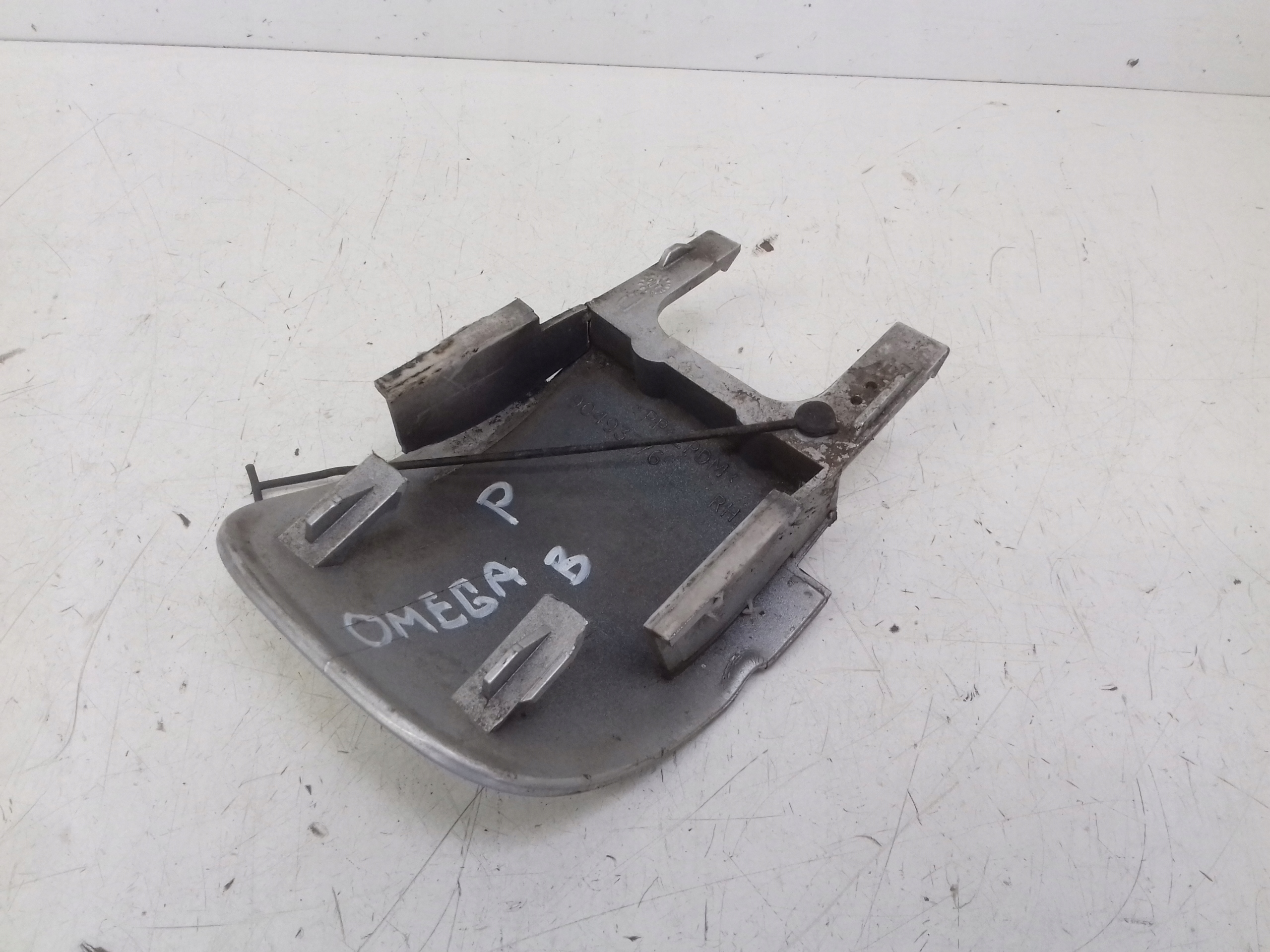 spoiler of the threshold right front 90493776 Opel Omega B