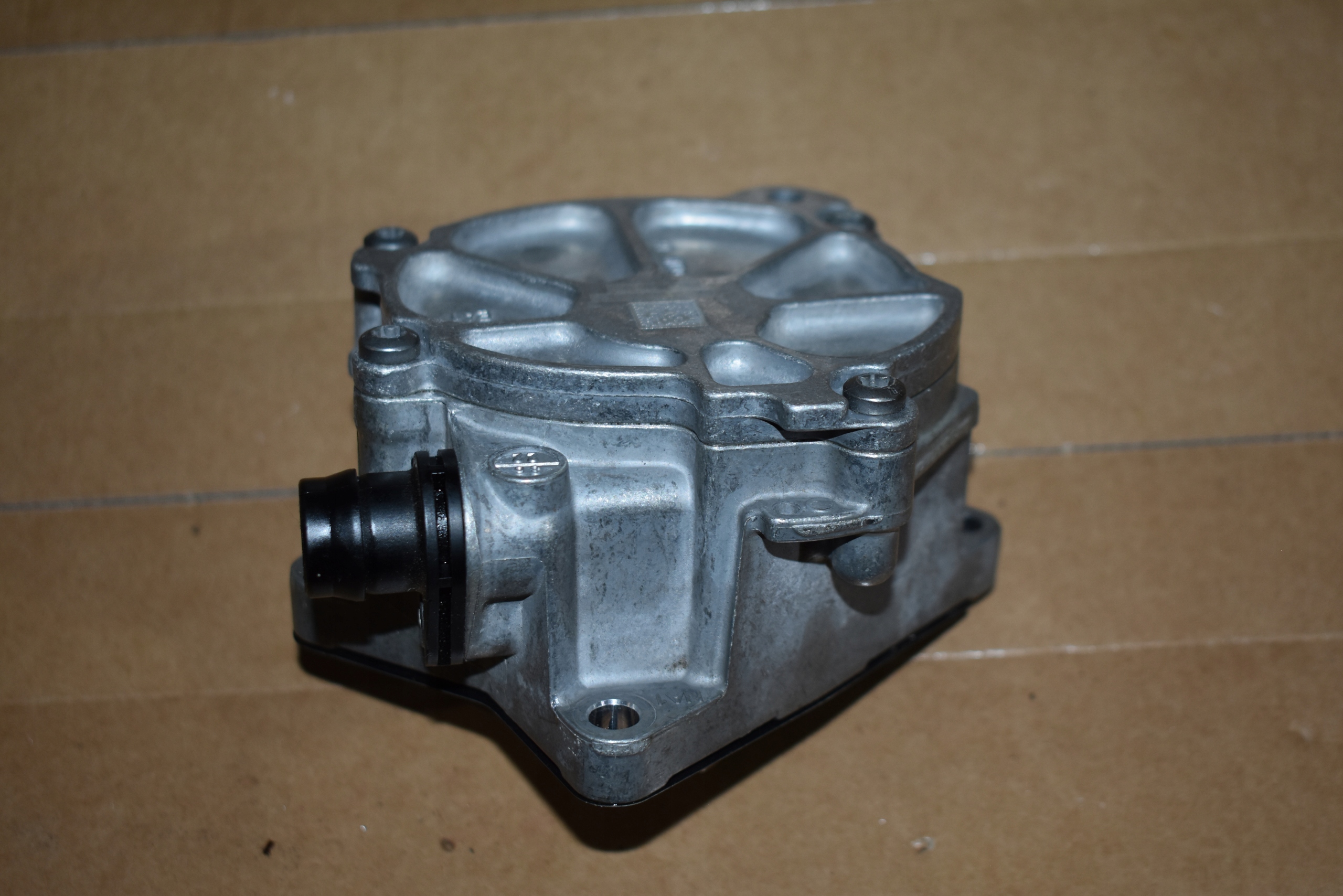 IDEALNA Pompa VACUUM MERCEDES W206 W214 1
