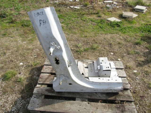 Jaguar F-PACE ЧЕТВЕРТЬ БОК СТОЙКА ПРАВЫЙ