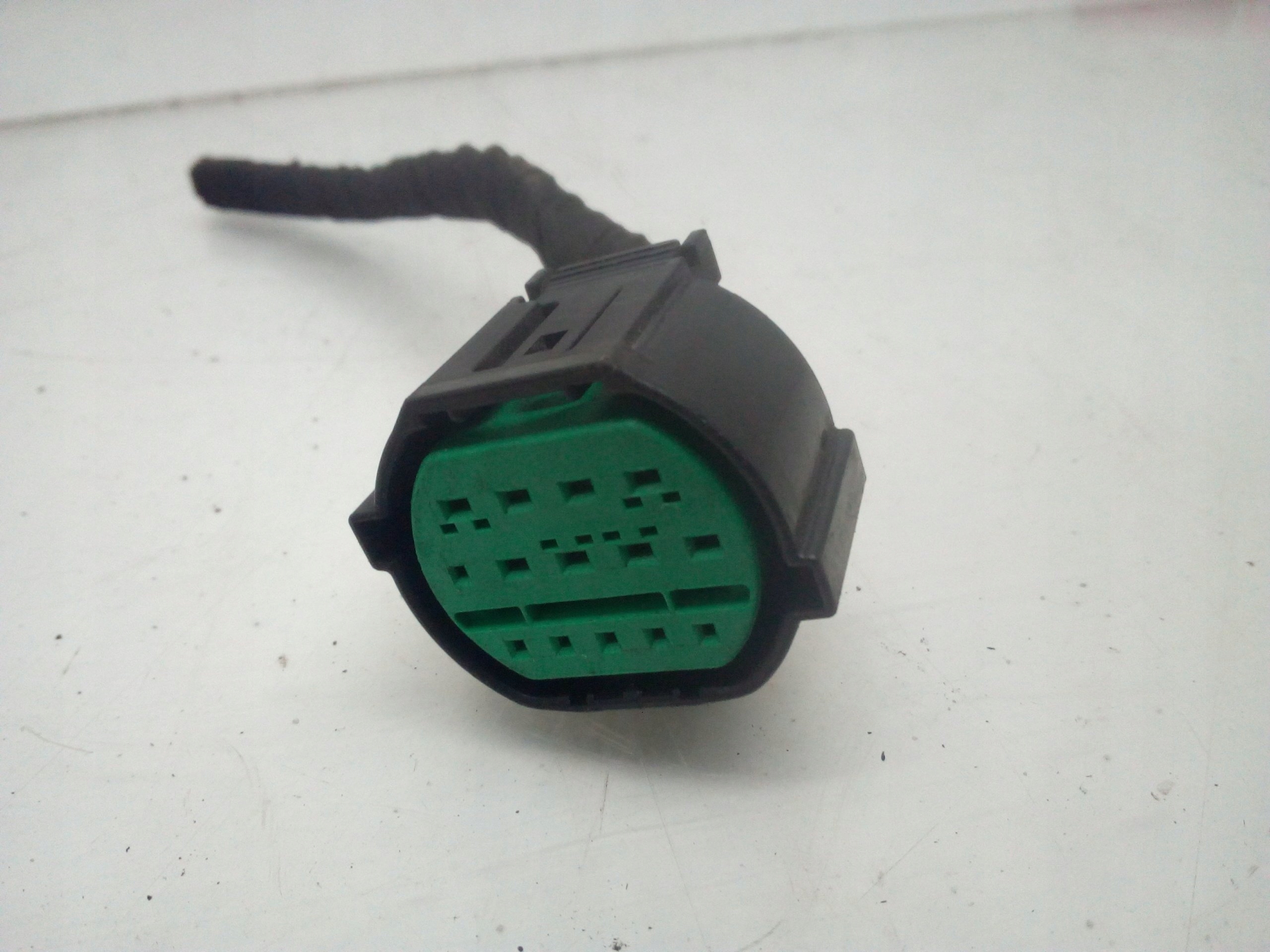 KIA CEED I30 II KOSTKA WTYCZKA LAMPY PRZOD 2012