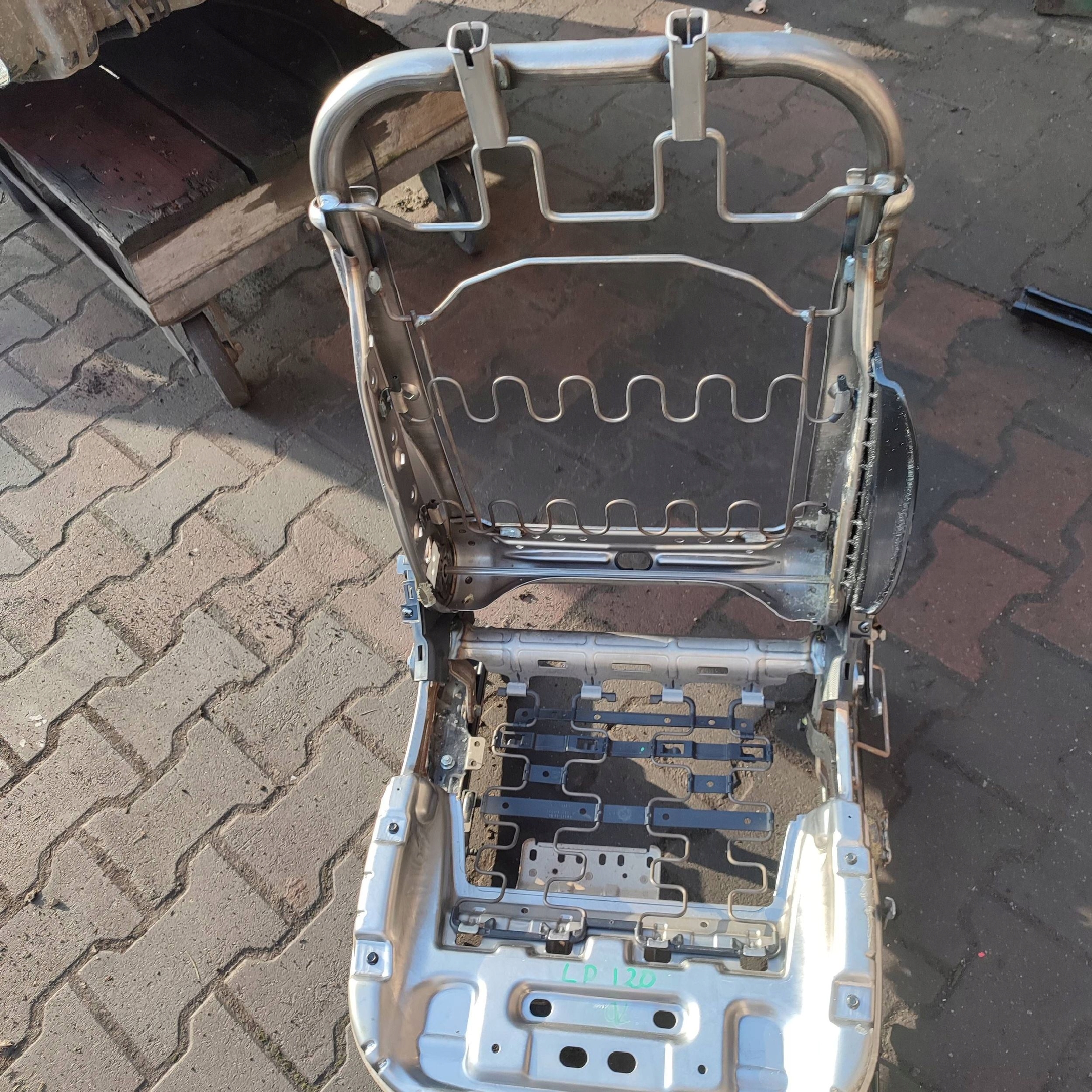 support seat driver´s front side left Hyundai i20 (GB IB)