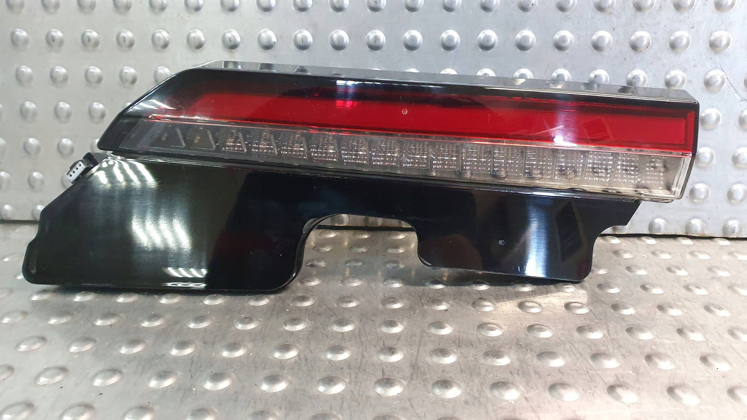 light rear part left VOLVO C40 to the bonnet 21- 32337116