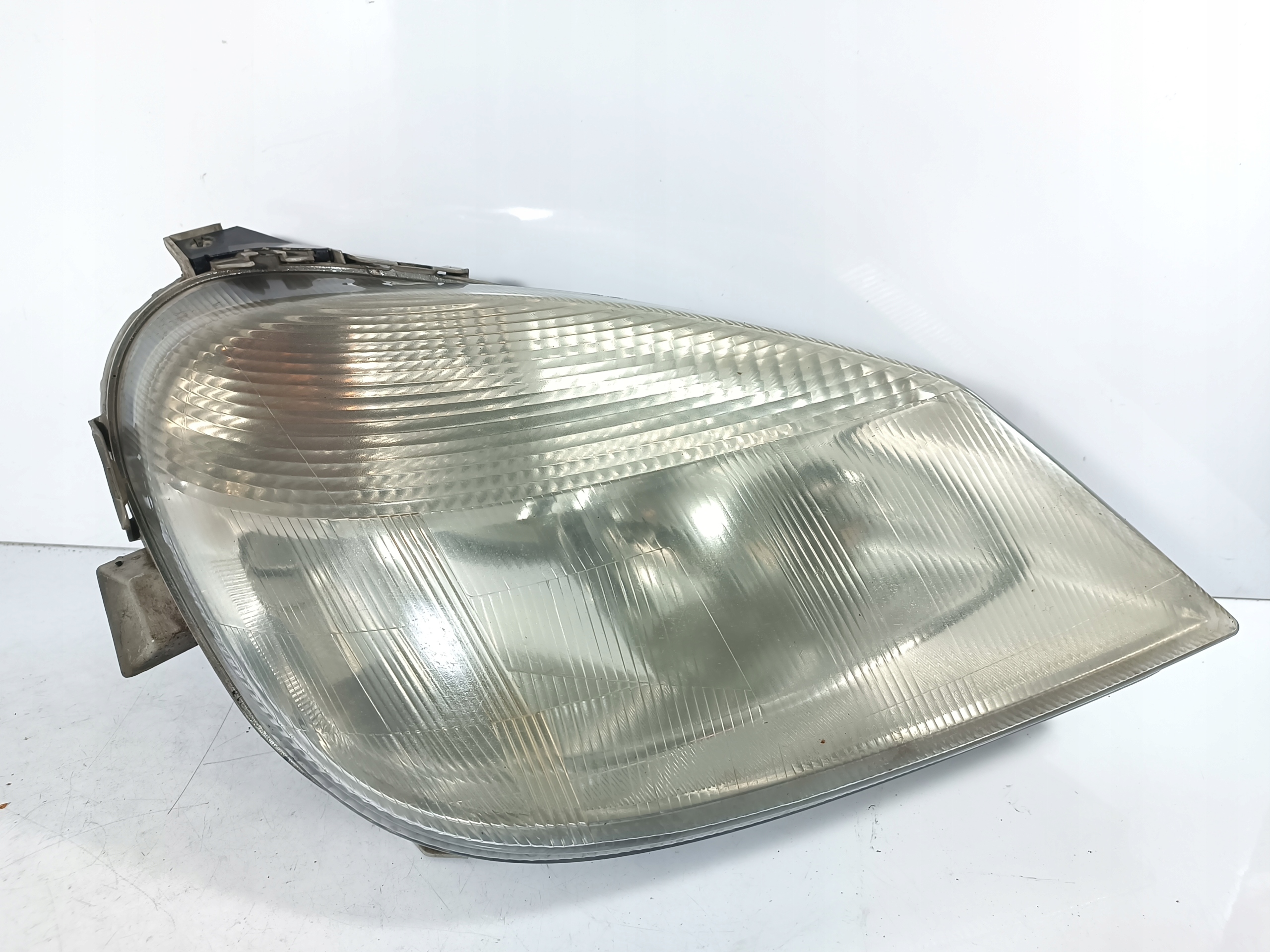 Mercedes Vaneo W414 01-05 REFLEKTOR light right front front OE 0301189202