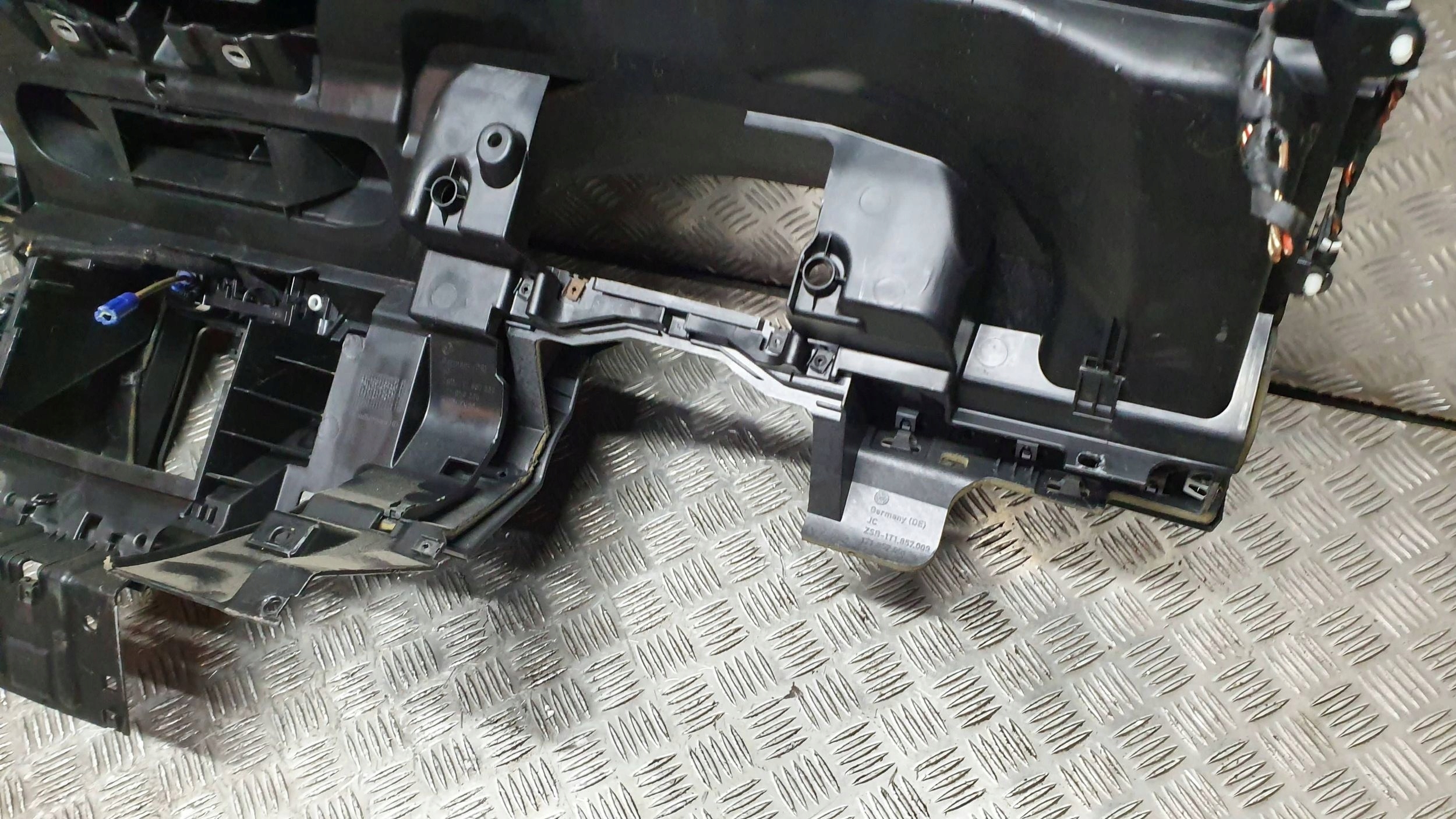 dashboard instrument panel cockpit VW TOURAN 03- 1T1857091