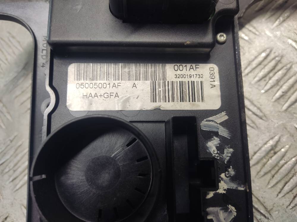 PANEL air conditioning devices + frame CHRYSLER VOYAGER IV 04685925AA