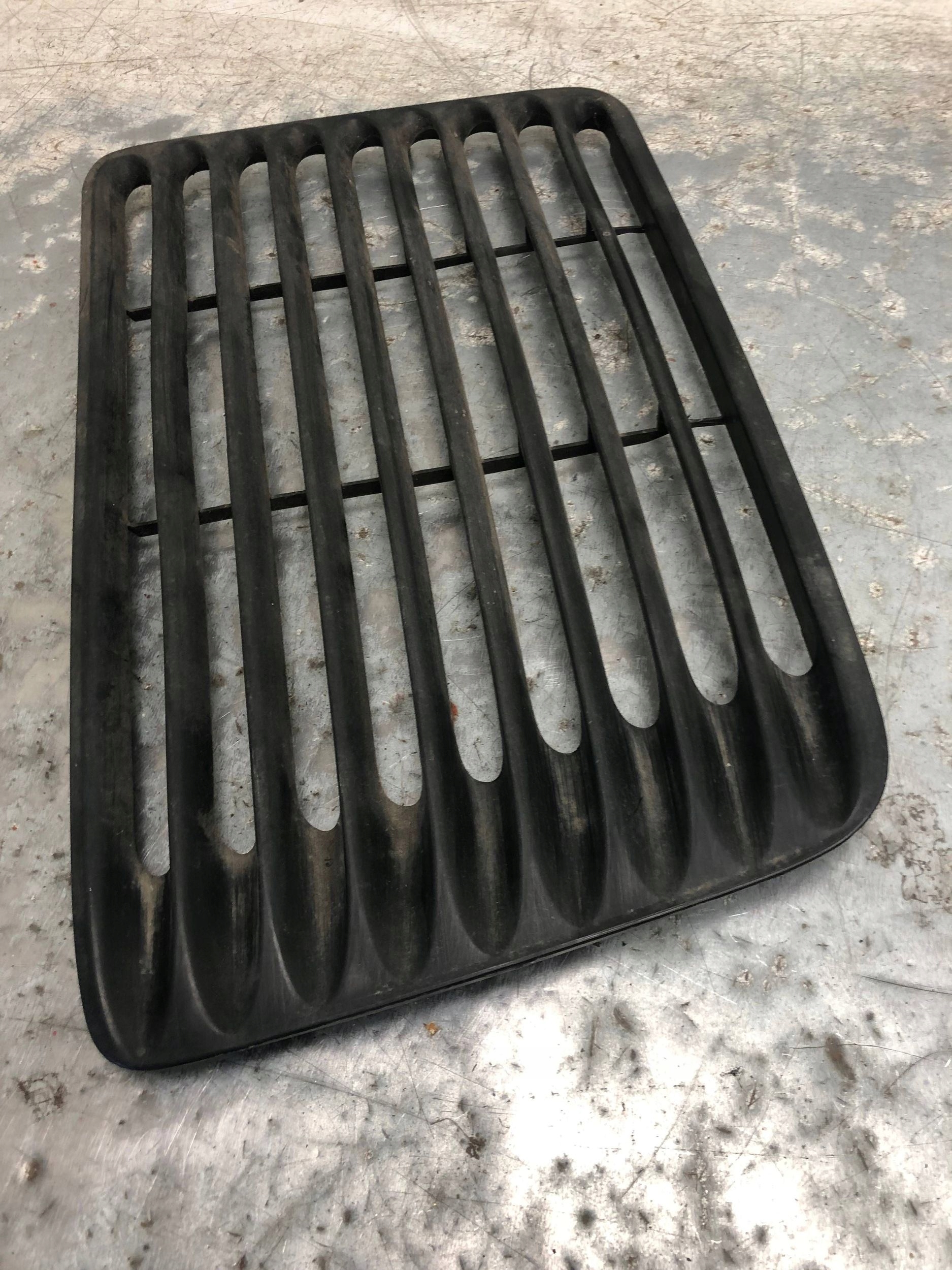 grid grille SPOJLERA left rear part PORSCHE 993 99351259100