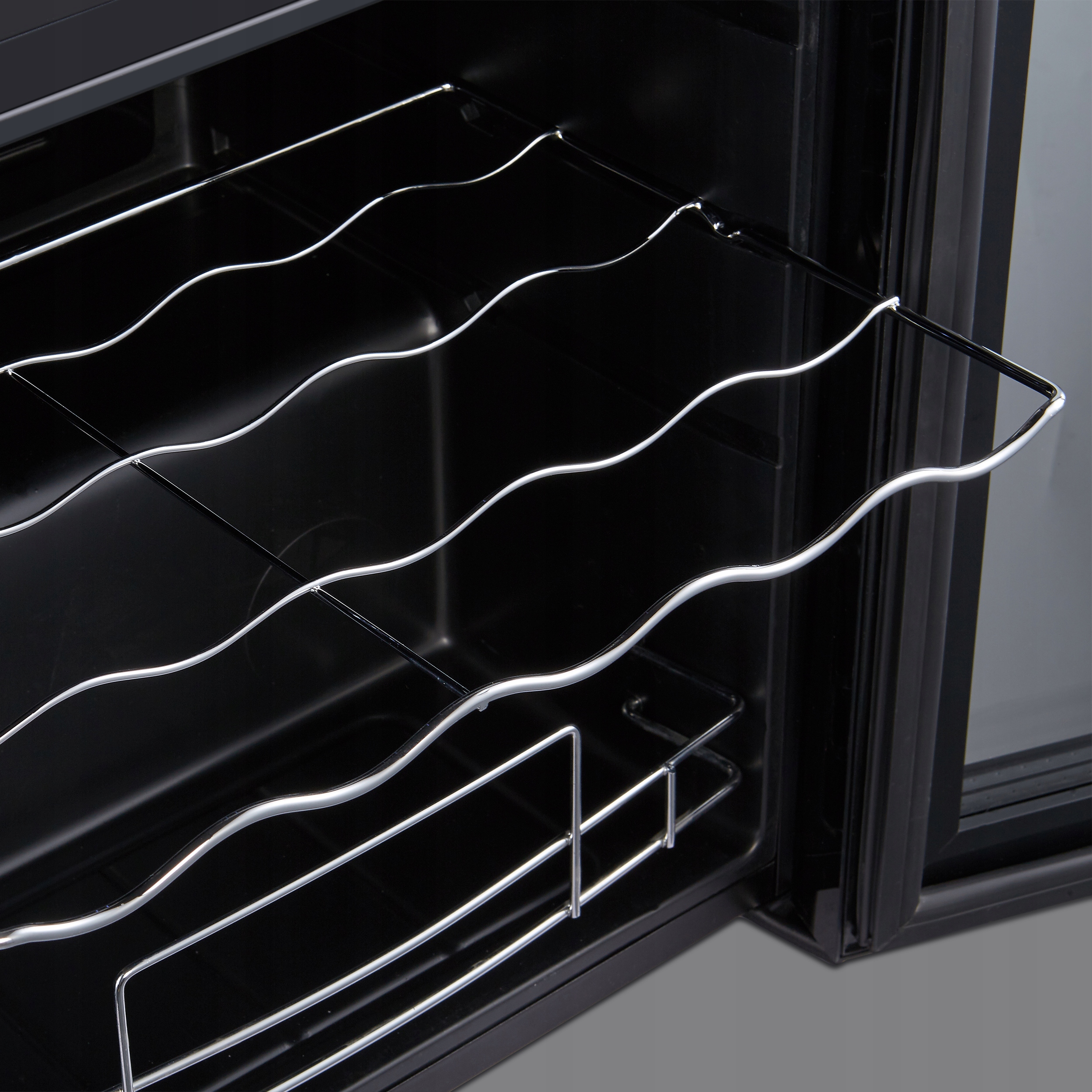 CHŁODZIARKA DO NAPOJÓW BUTELEK WINA PIWA WITRYNA CHŁODNICZA LODÓWKA Liczba półek w chłodziarce 6