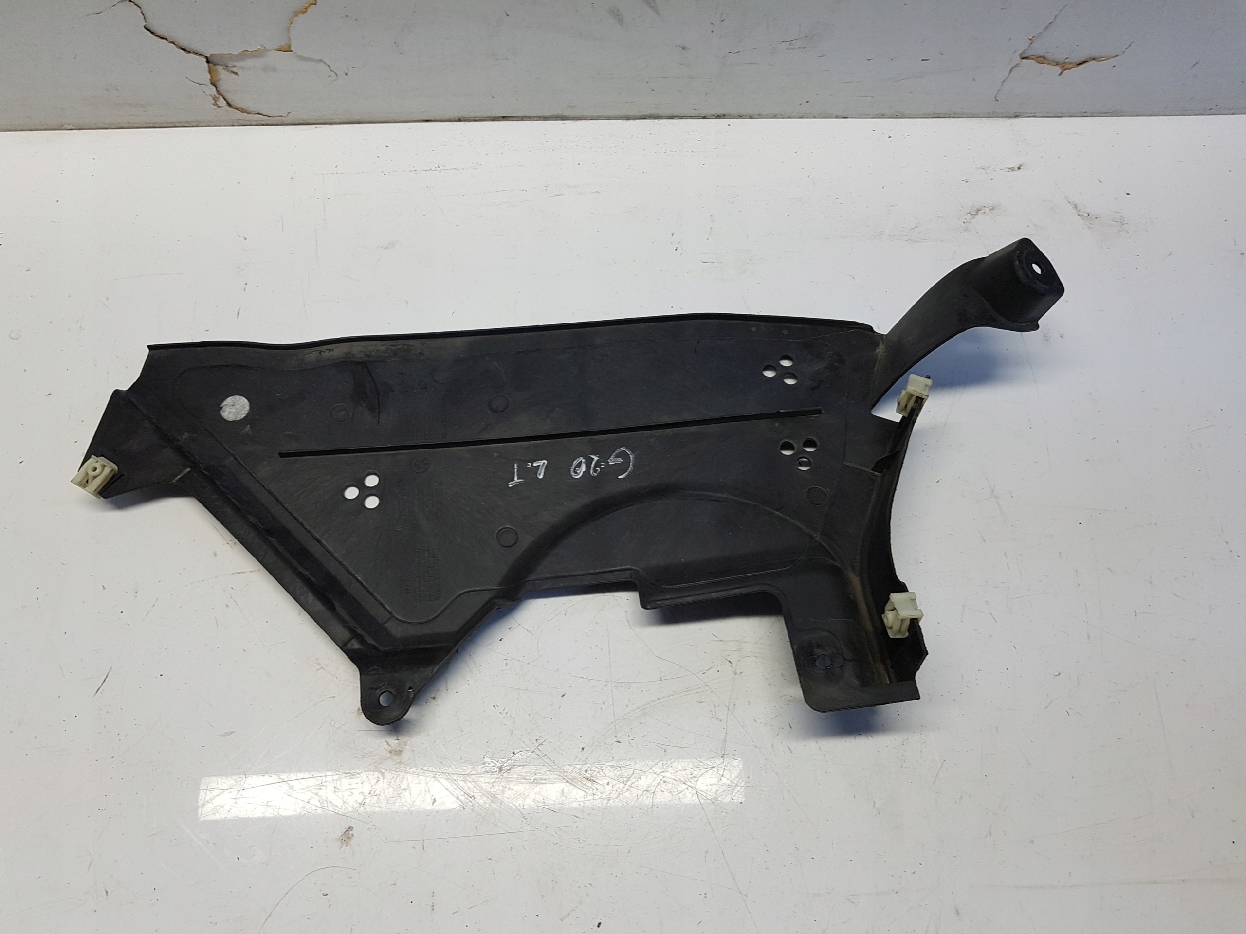 BMW G20 330e cover chassis left rear part