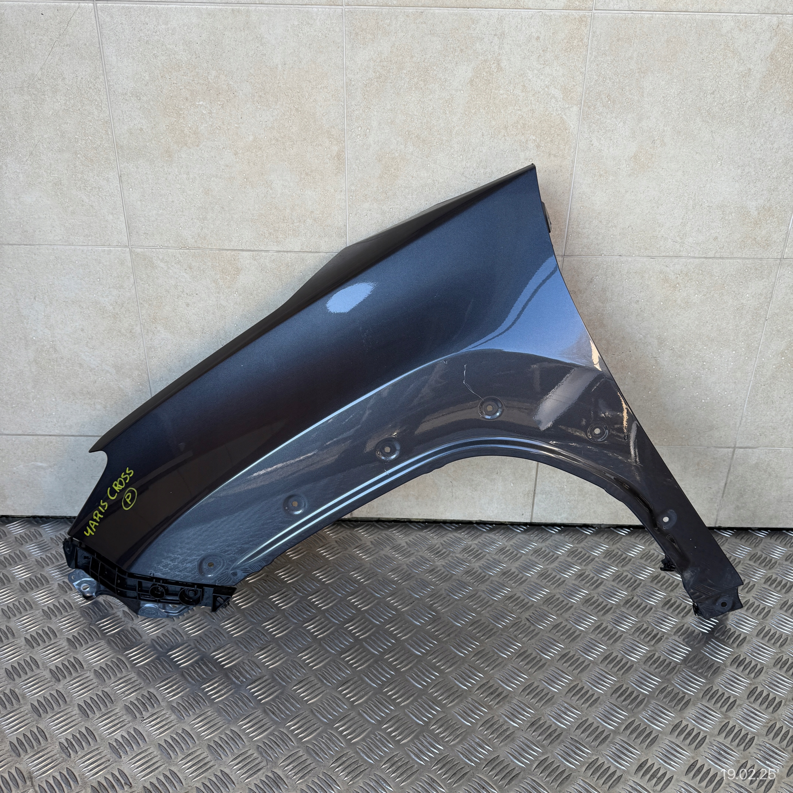fender front left TOYOTA YARIS CROSS 2022 ROK