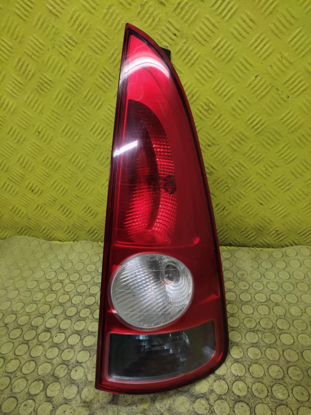 RENAULT ESPACE IV light right rear part 8200027152