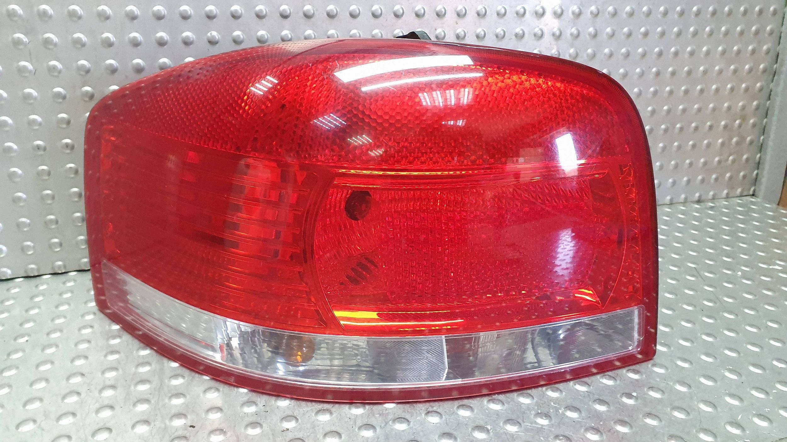 light left rear part 8P0945095 AUDI A3 8P HB 3D EUROPA 03-08