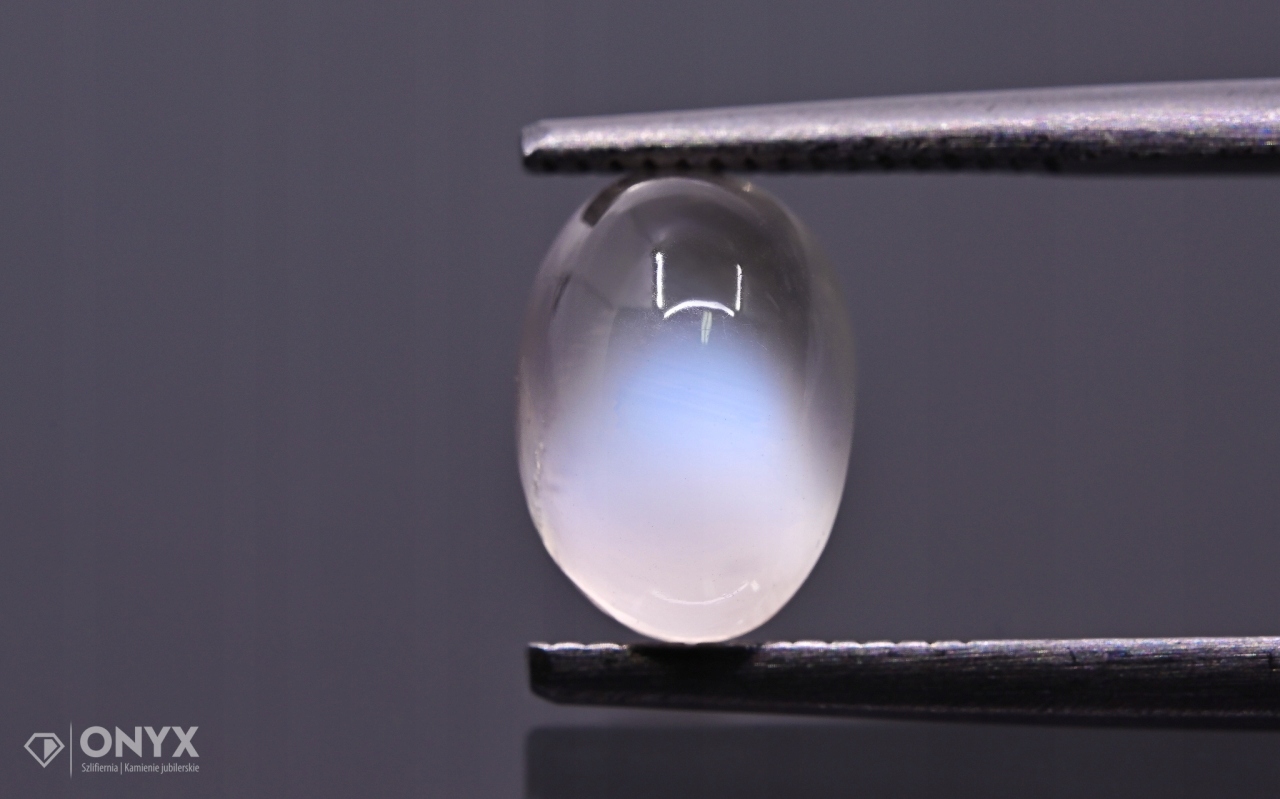 Měsíční kámen kabošon ovál 8,5x6 mm