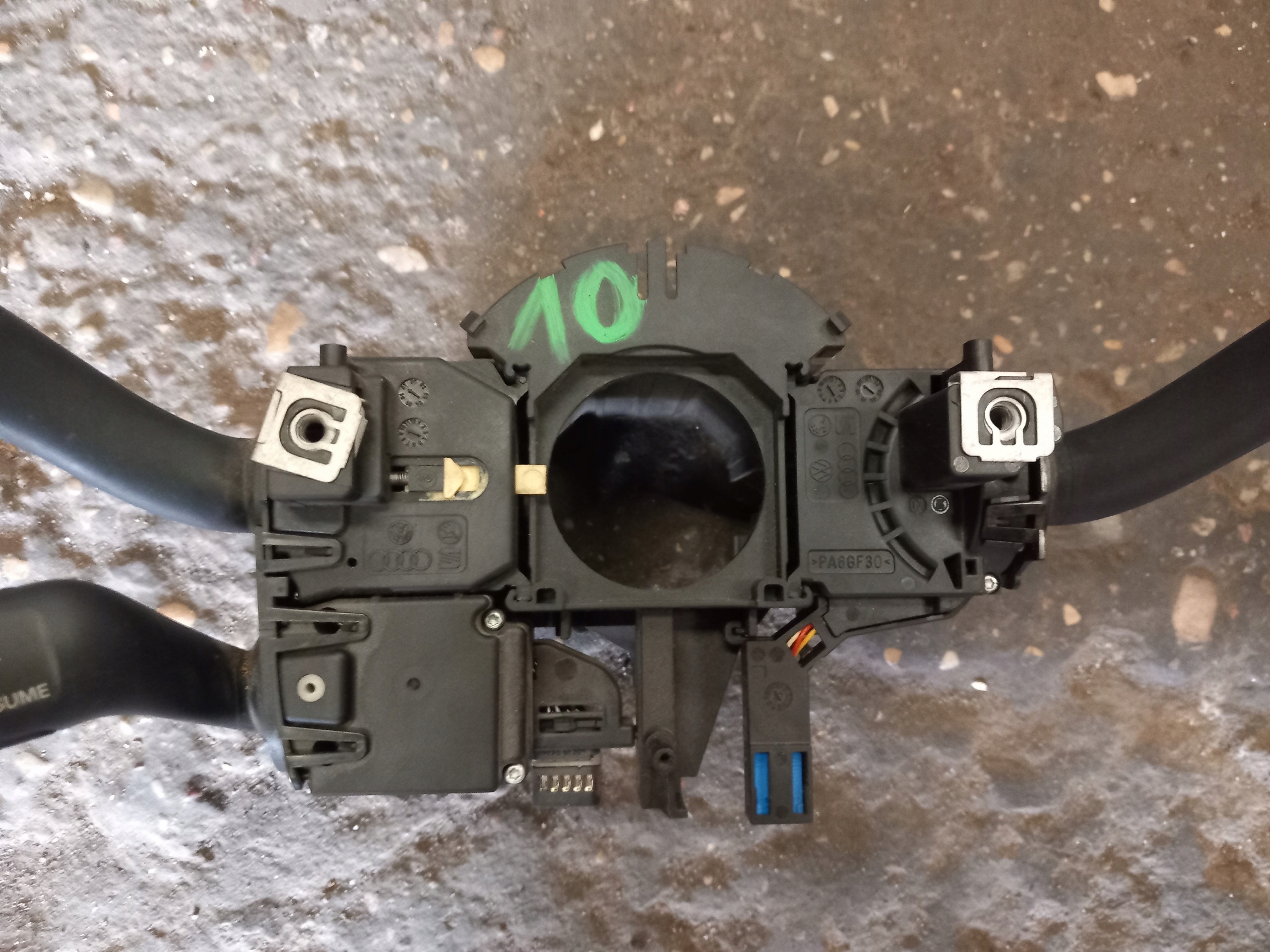 AUDI A3 8P CABRIO steering wheel levers and controls 8J0907137E