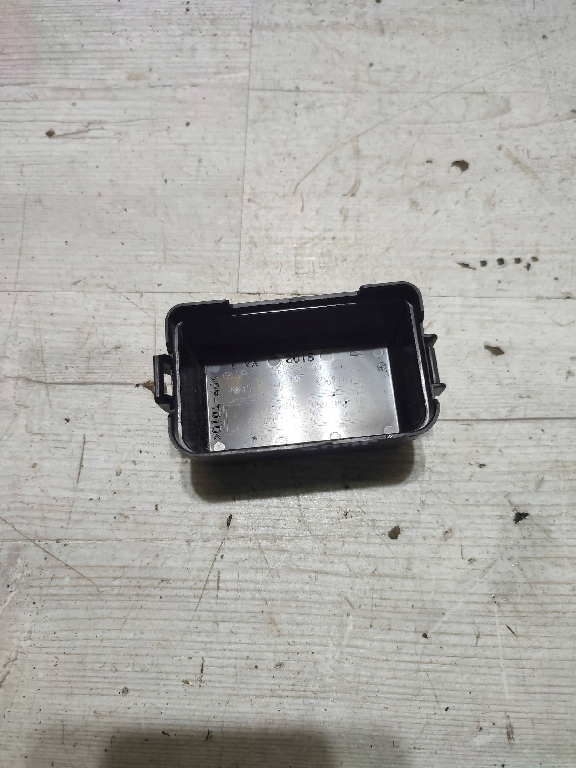 Peugeot 2008 II 2020 frame / module of fuses
