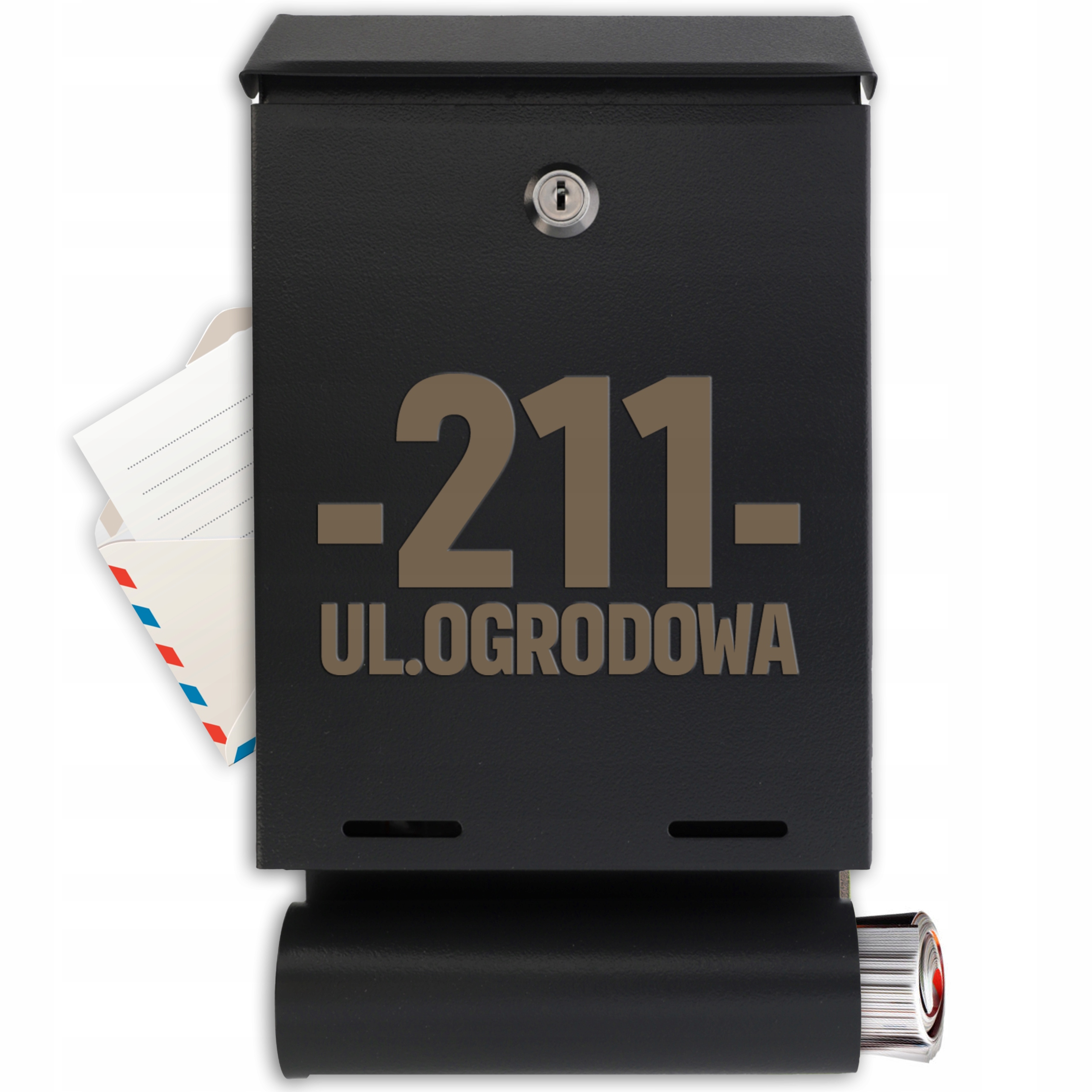 Černá poštovní schránka s adresní trubkou a nádherným gravírovaným vzorem