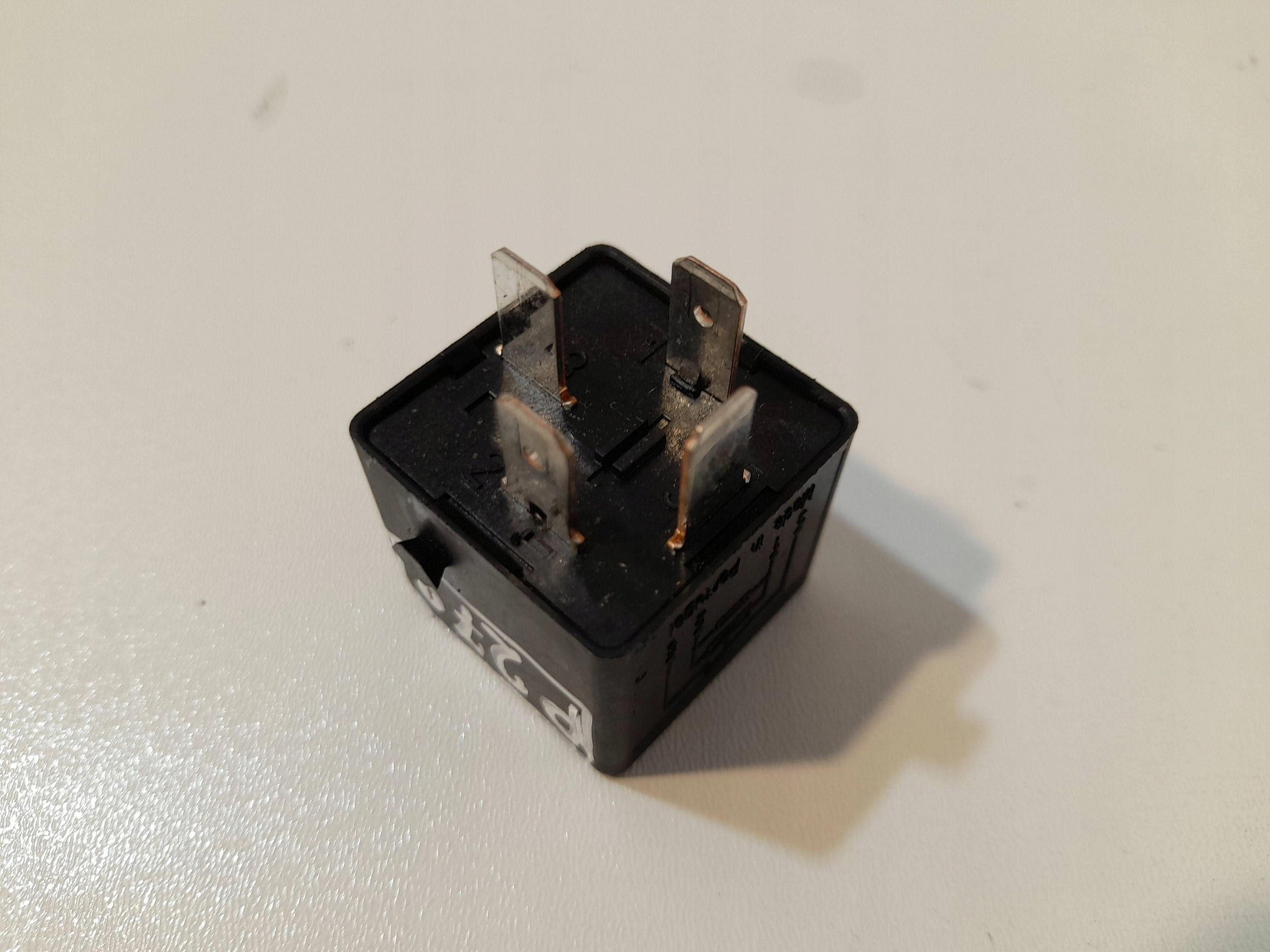 Volkswagen Arteon 3G8 relay 4H0951253A (P279)