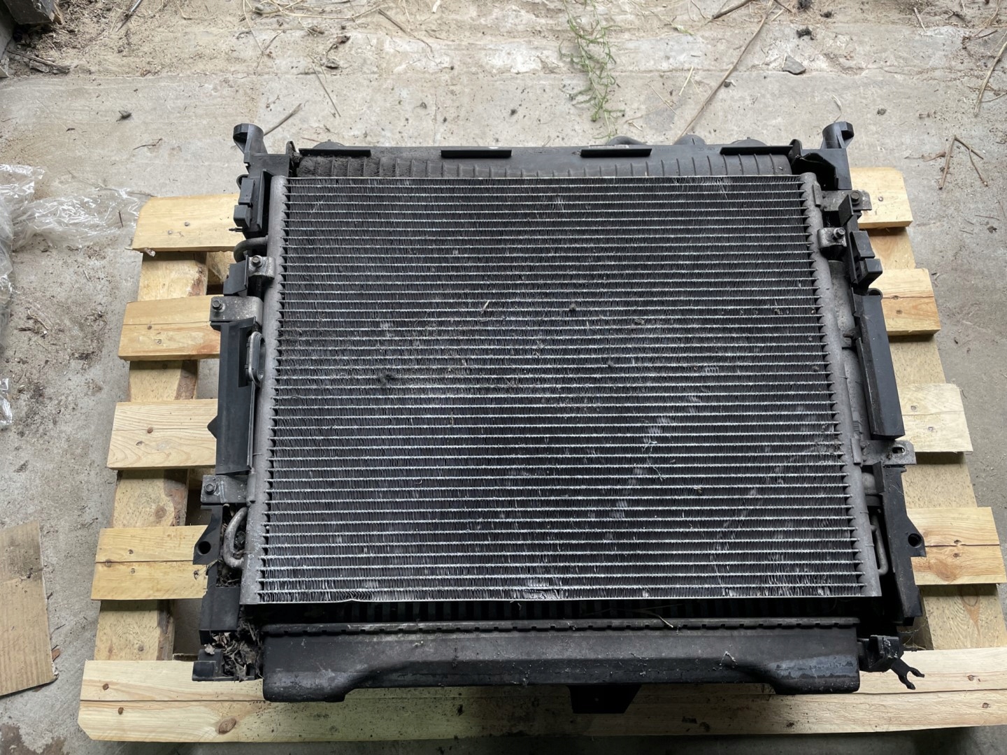 радиатор рендж ровер. рендж ровер спорт радиатор охлаждения. 4 range. 2 радиаторы. радиатор охлаждения range rover sport.