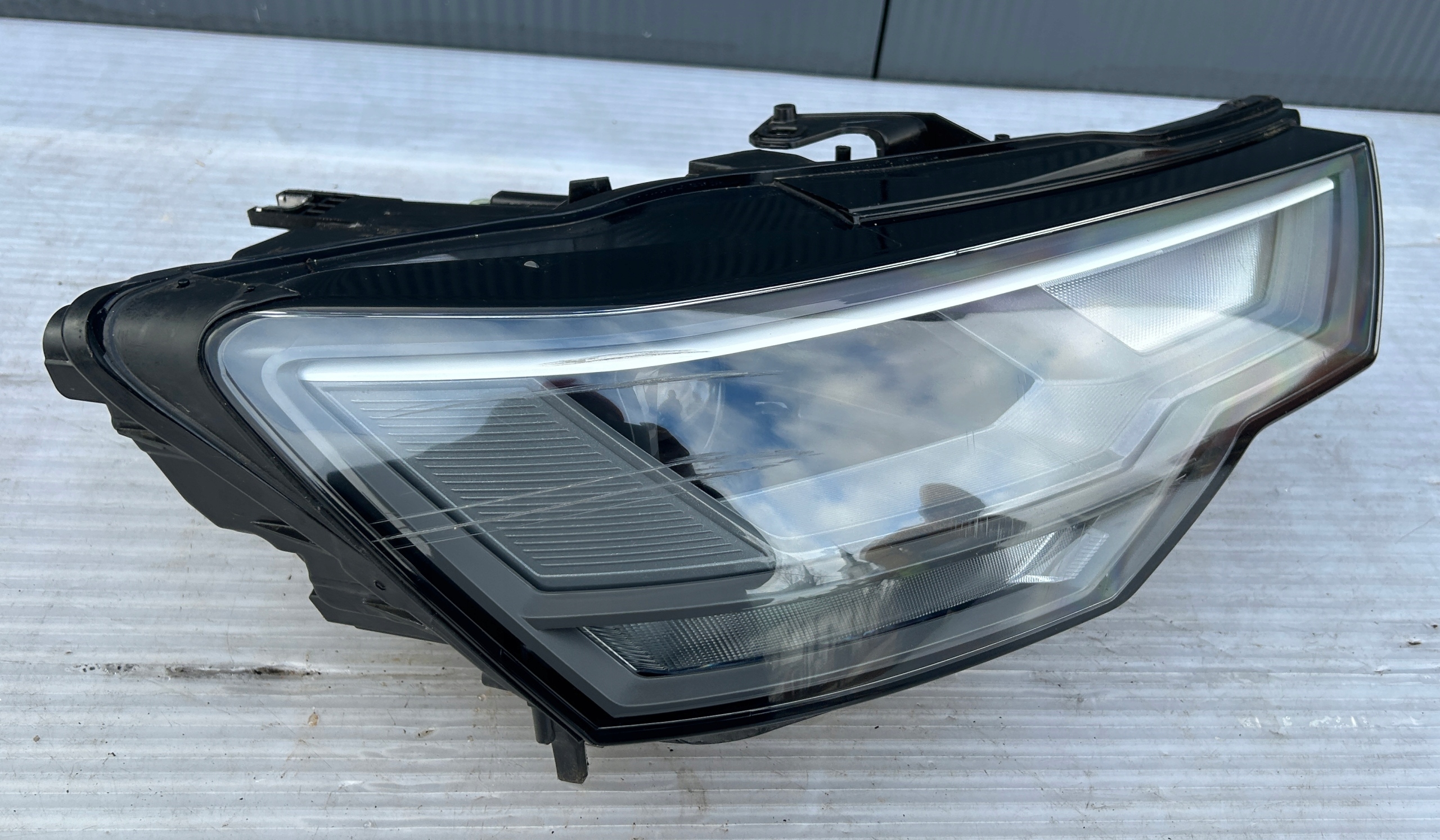 light right front AUDI A6 C8 LED 4K0941034
