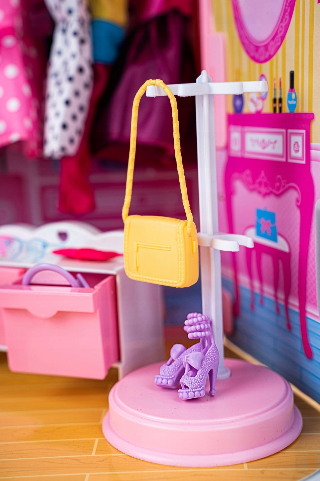 GARDEROBA WALIZKA SZAFA Z UBRANIAMI MEBLE LALKA Wysokość produktu 38 cm