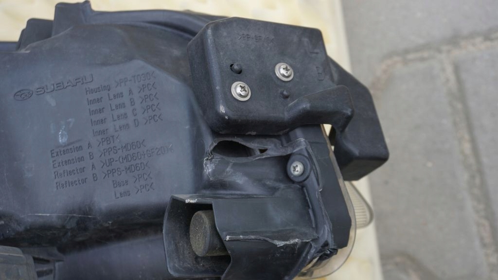 SUBARU LEGACY OUTBACK - light left front XENON